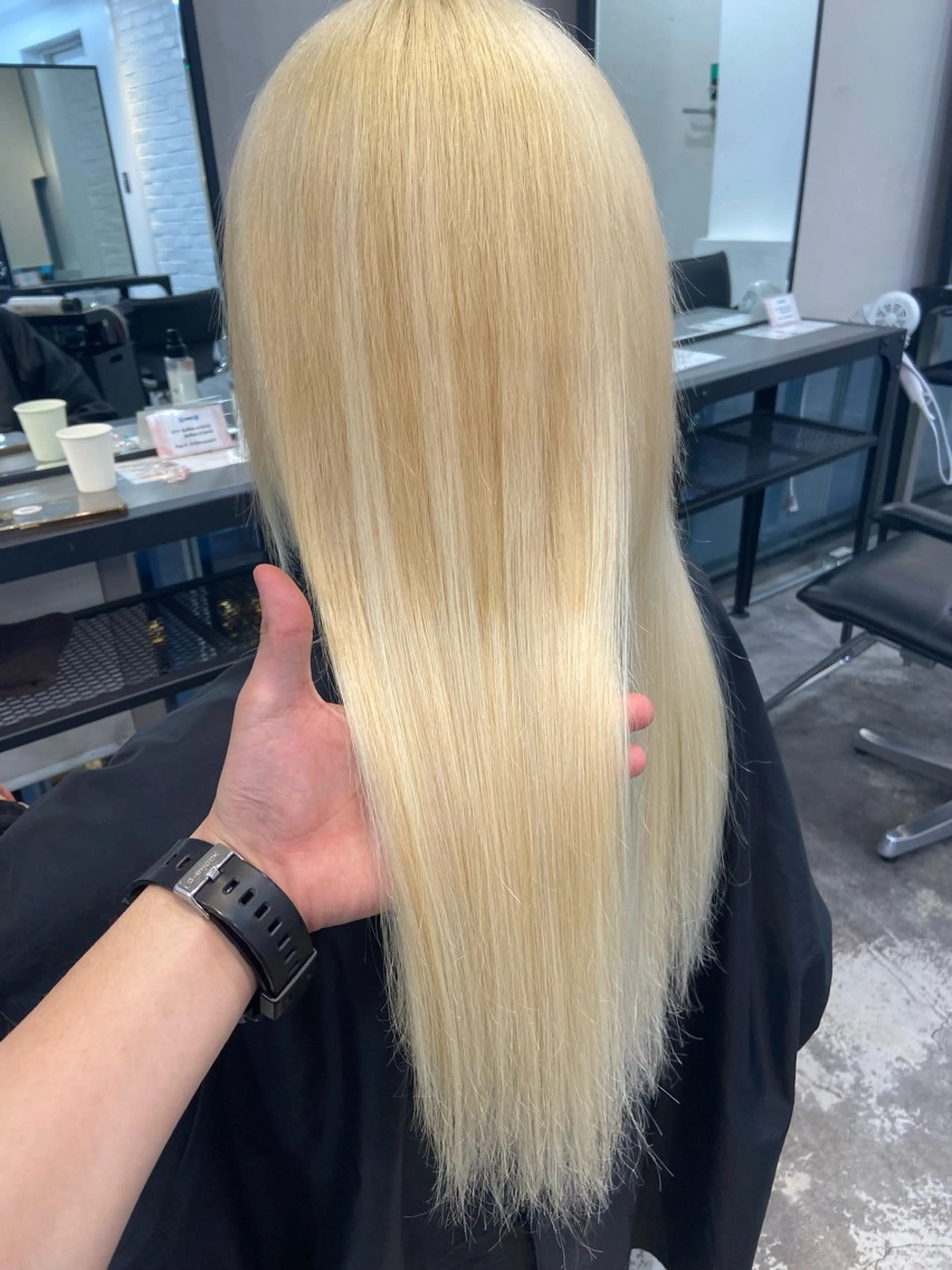 セミロング カラー ☘️ブリーチ/ハイト ーン/レイヤー/のヘアスタイル