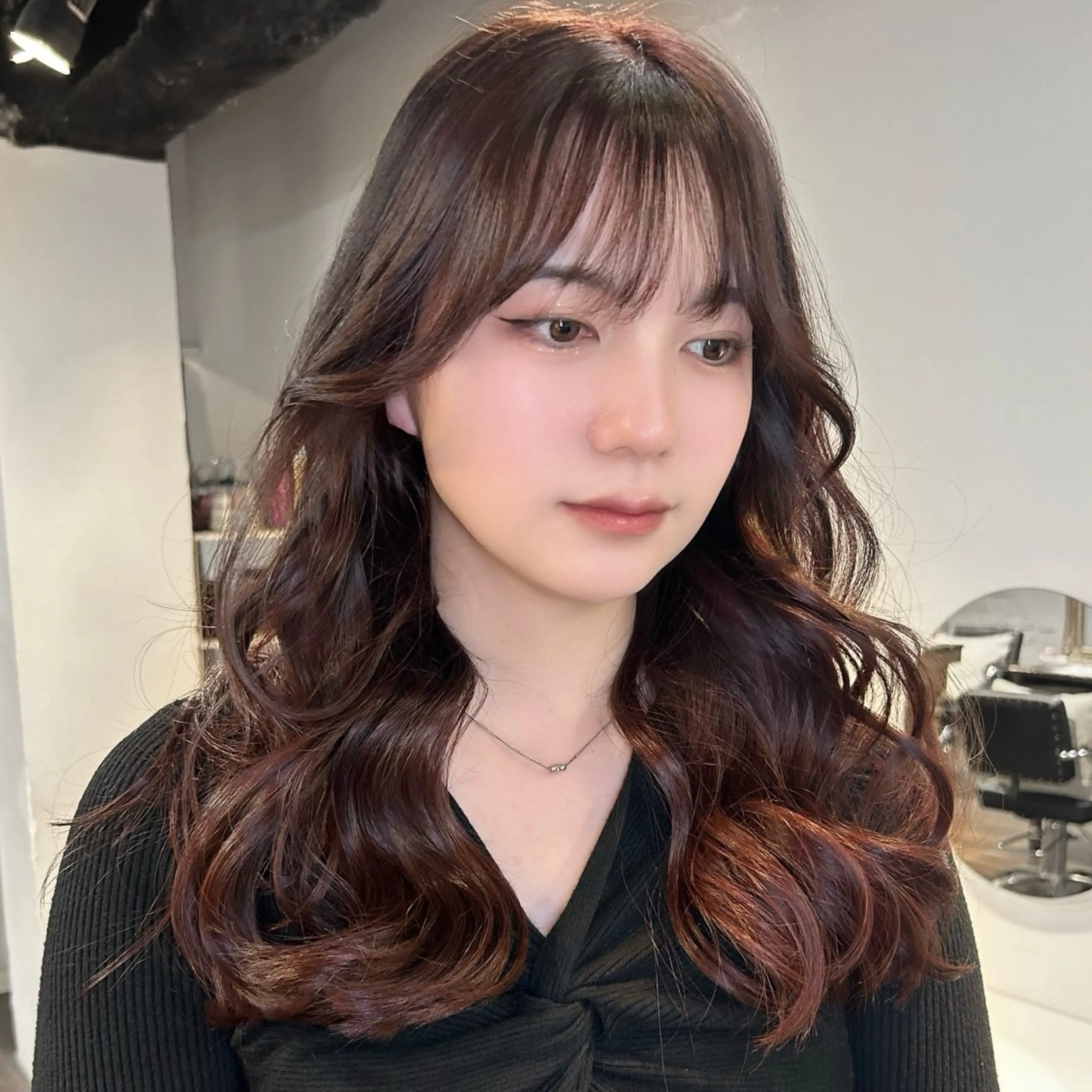 ロング カラー ヘアアレンジ ブリーチ ブラウンカラー ダブルカラー ブリーチなしカラー レッドカラー カット ヘアカラー トリートメント 韓国ヘア×髪質 改善🇰🇷シオリのヘアスタイル