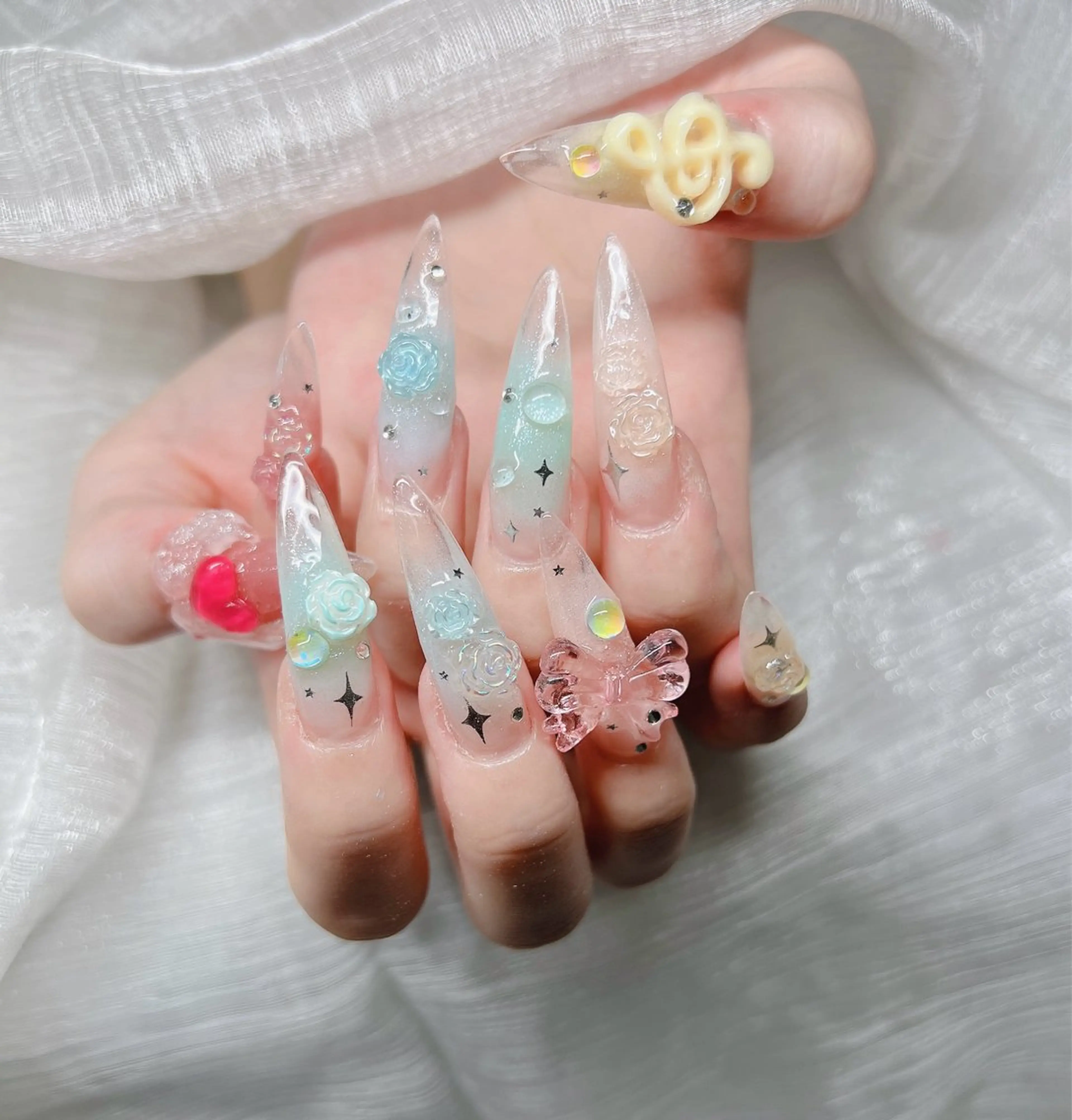 ネイル 長さ出し グラデーション 卒業式 キラキラネイル マグネットネイル ハンドネイル Lee Nailsのネイルデザイン