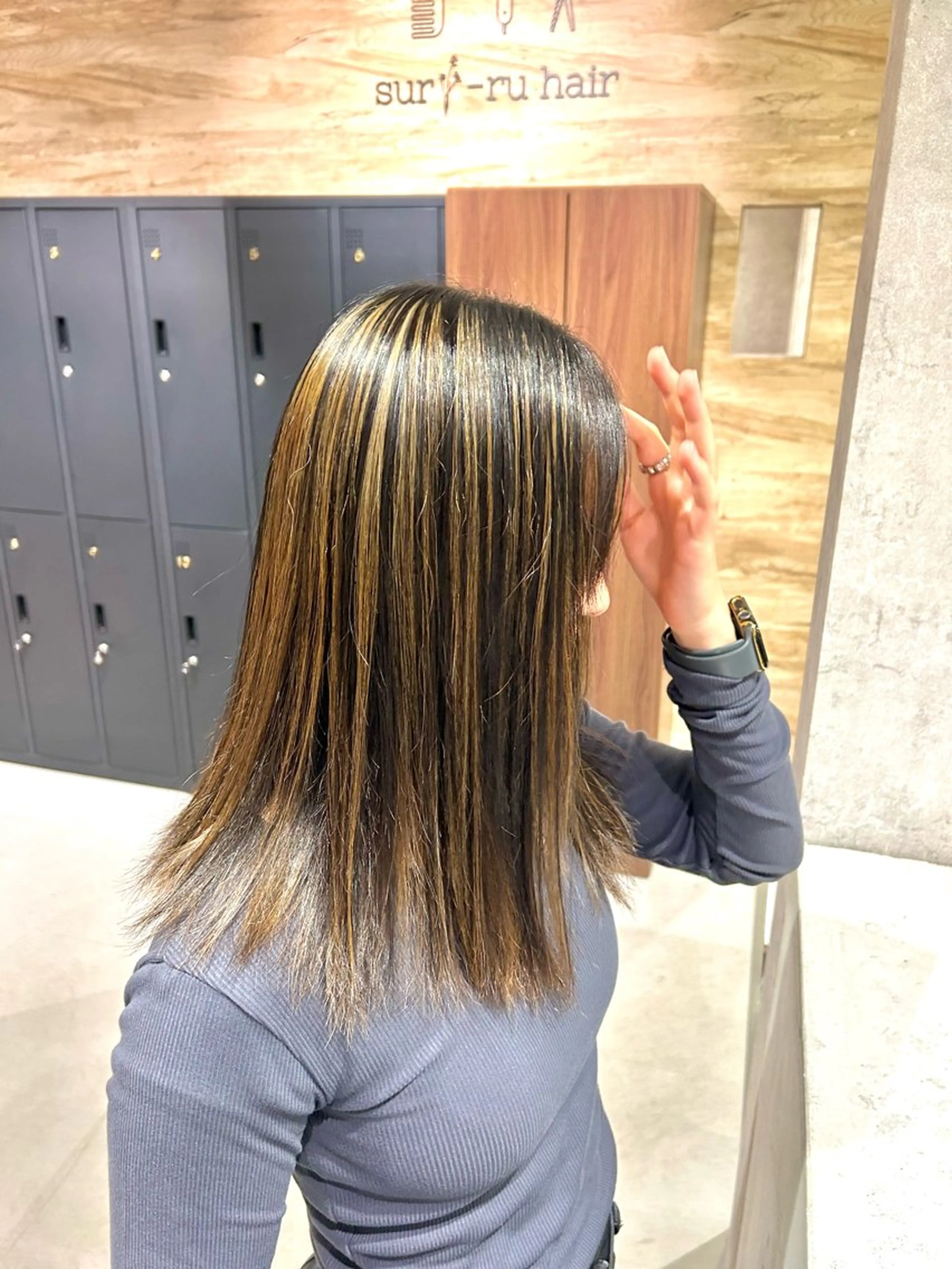 セミロング カラー suri-ru hair【スリールヘアー】所属・FURUSAWA AOIのヘアスタイル