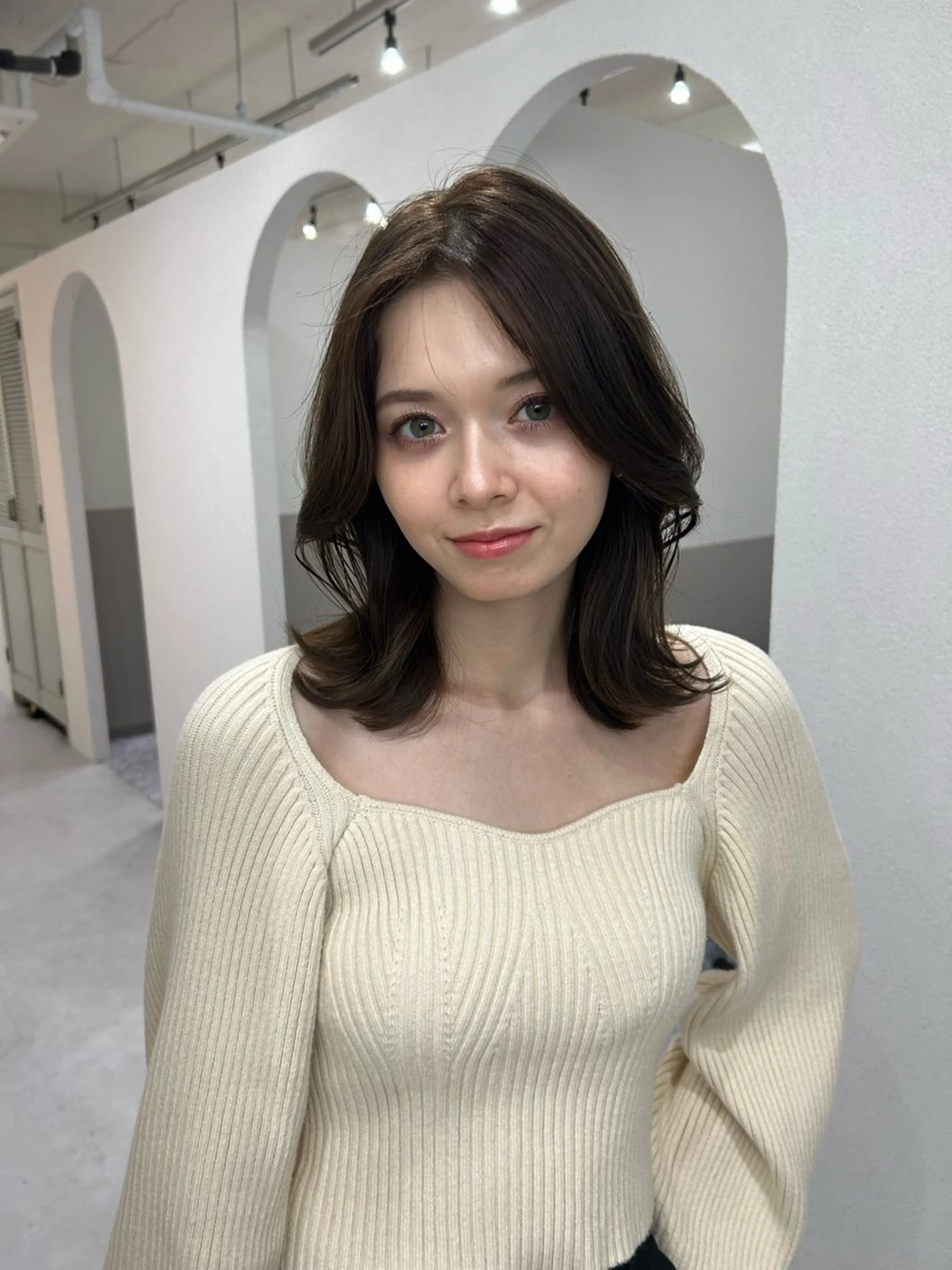 ミディアム 韓国レイヤー透明感 カラーヨウスケのヘアスタイル