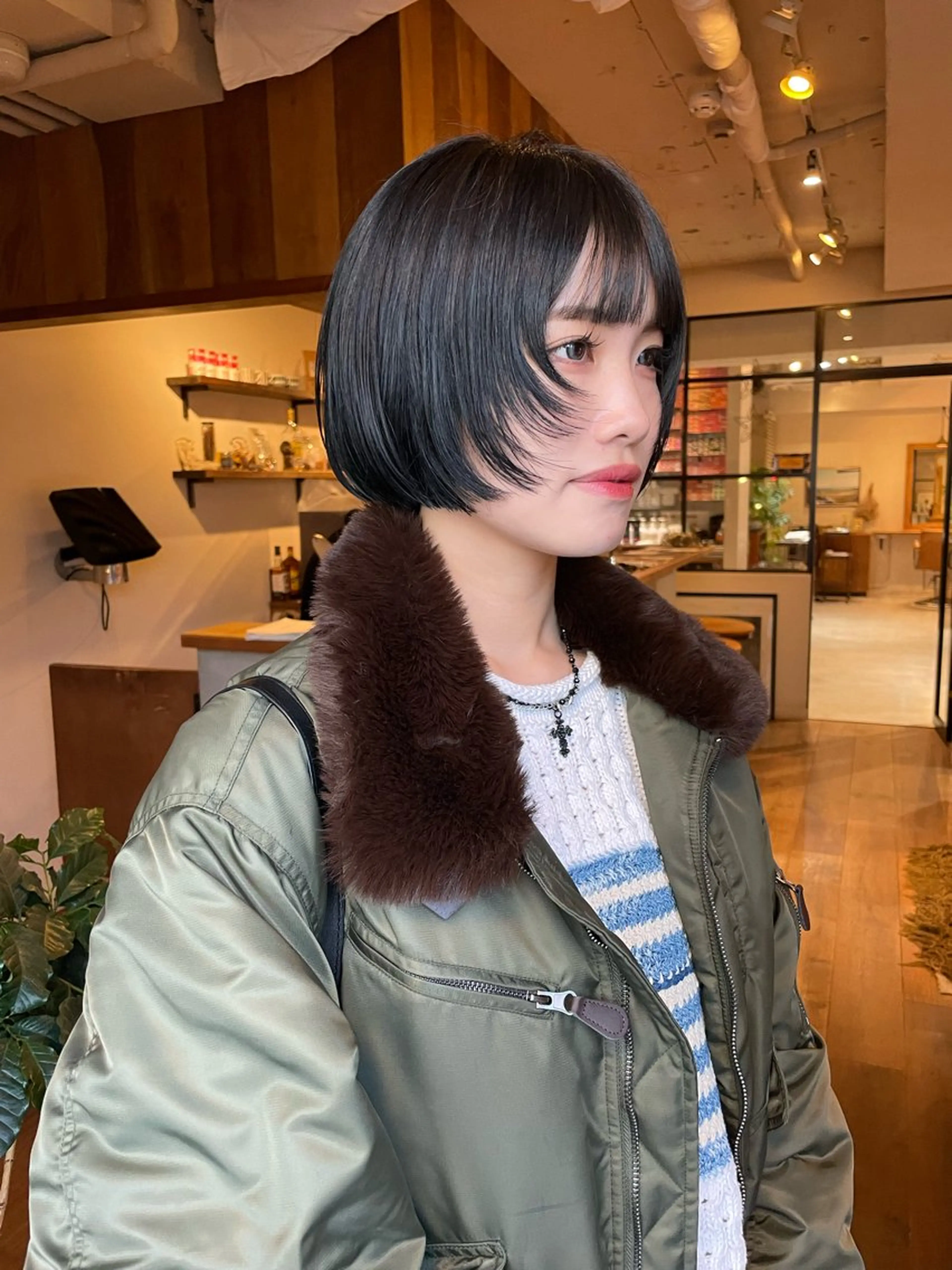 ショート カラー ボブ レイヤーカット カット ヘアカラー ファッションに 溶け込むstyleのヘアスタイル