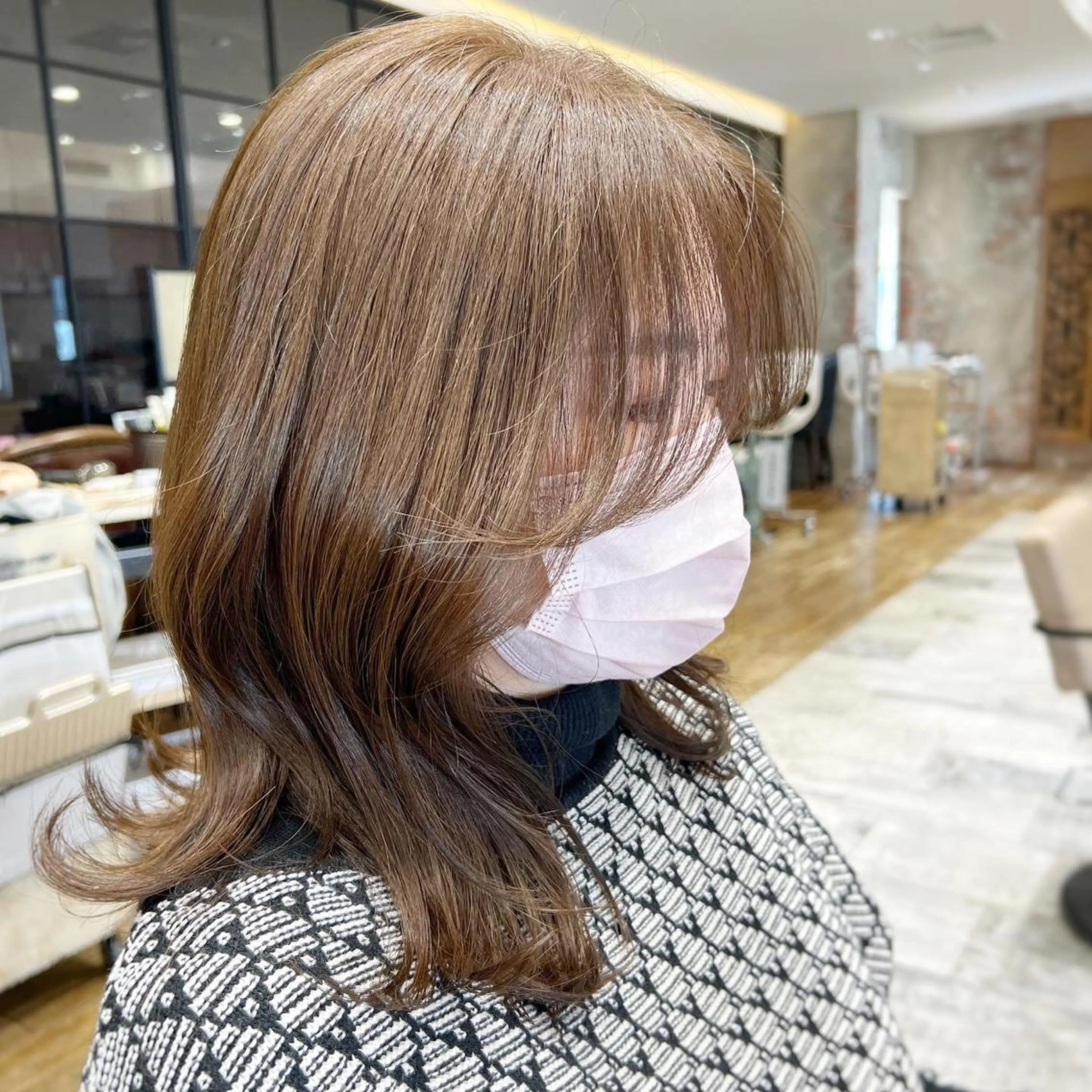 セミロング 💍新宿ショート 💍岩田莉奈のヘアスタイル