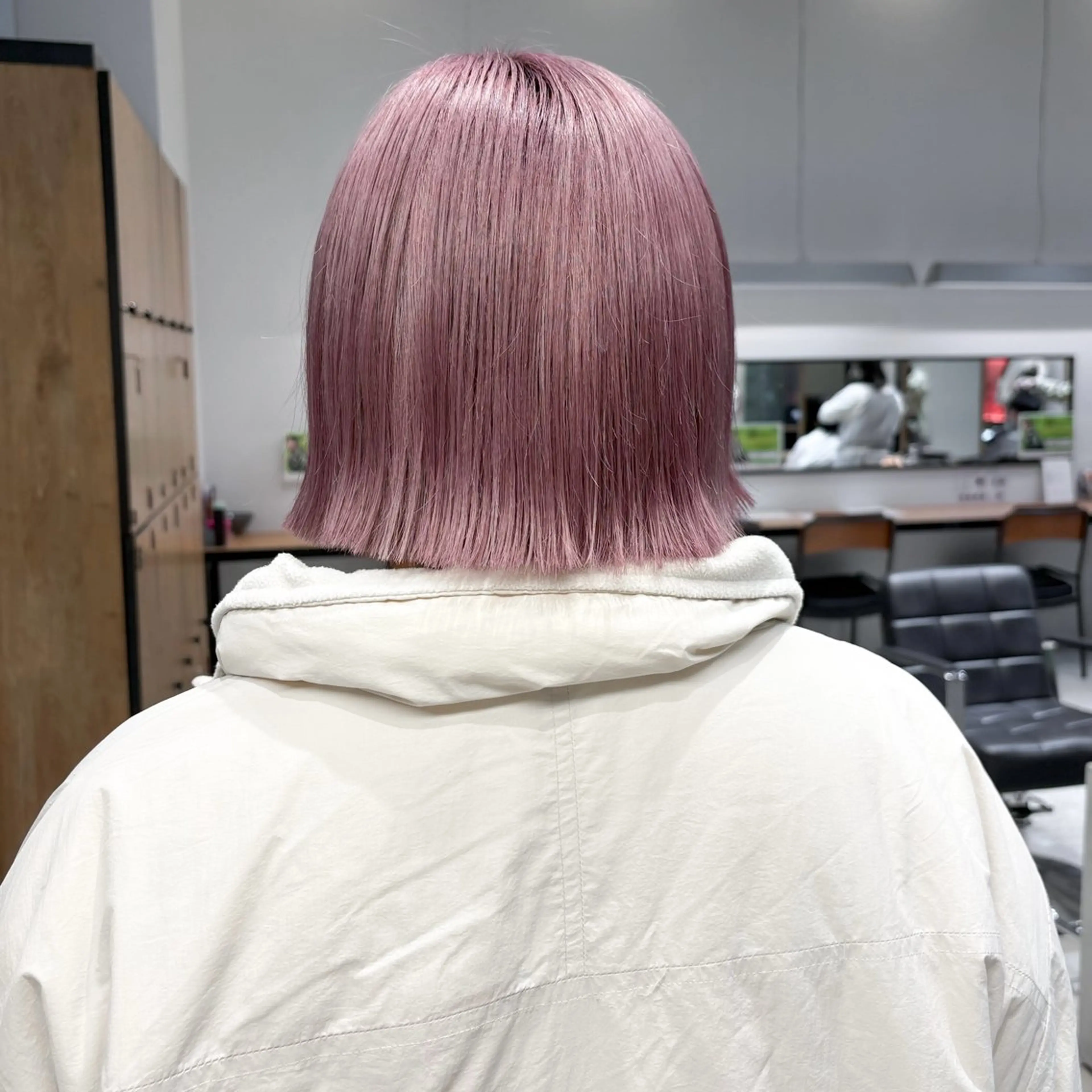 ミディアム カラー ピンクカラー 金本麗美　ボブパーマ グレージュ/オリーブのヘアスタイル