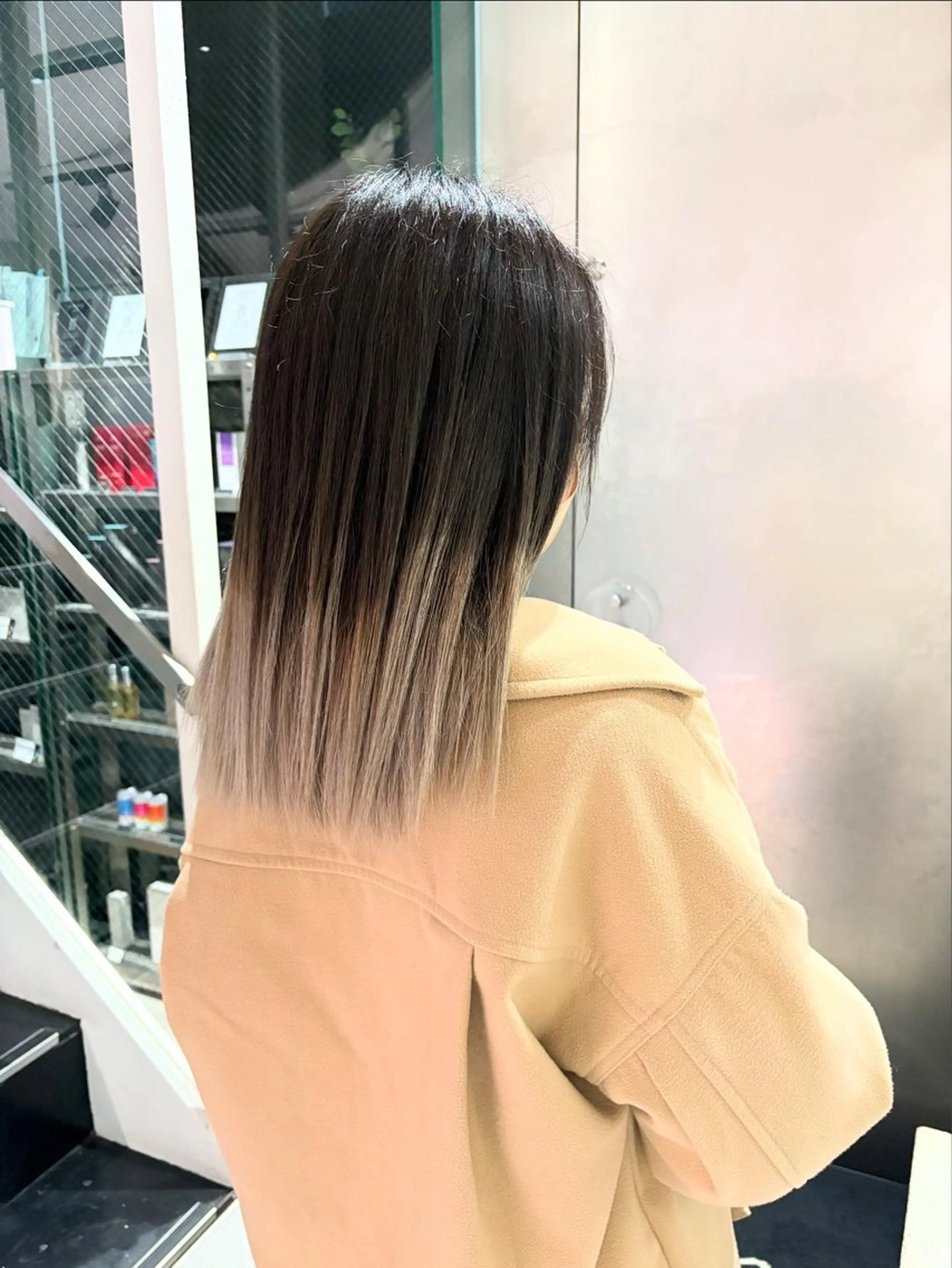 セミロング カラー ブリーチ グラデーションカラー ヘアカラー トリートメント インナーカラー/天神 ブリーチ/吉田のヘアスタイル