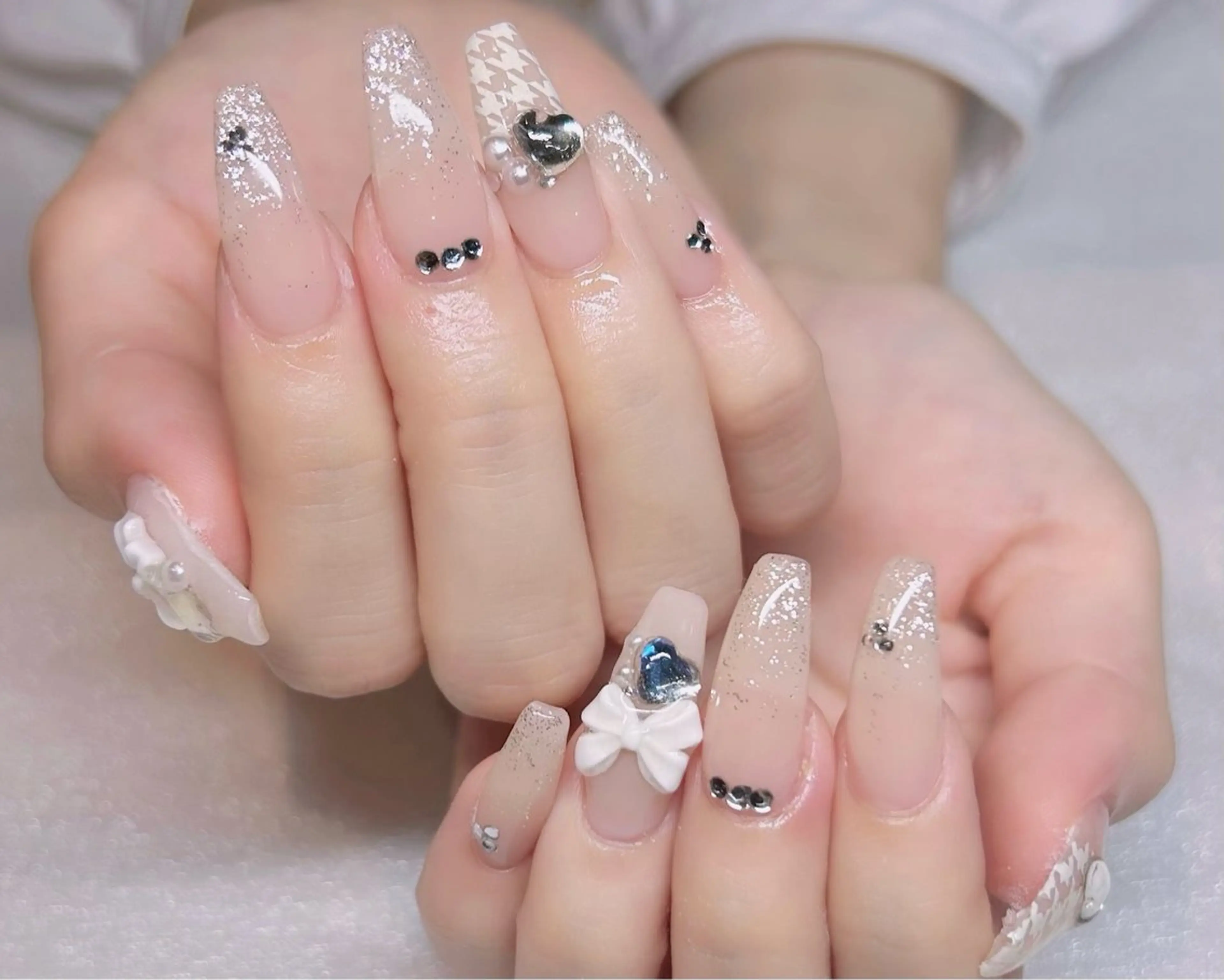 【 長さを出してすらっと美しいお爪に🫧 】 チップ長さだし 10本アートし放題　¥13,600→¥12,300の写真