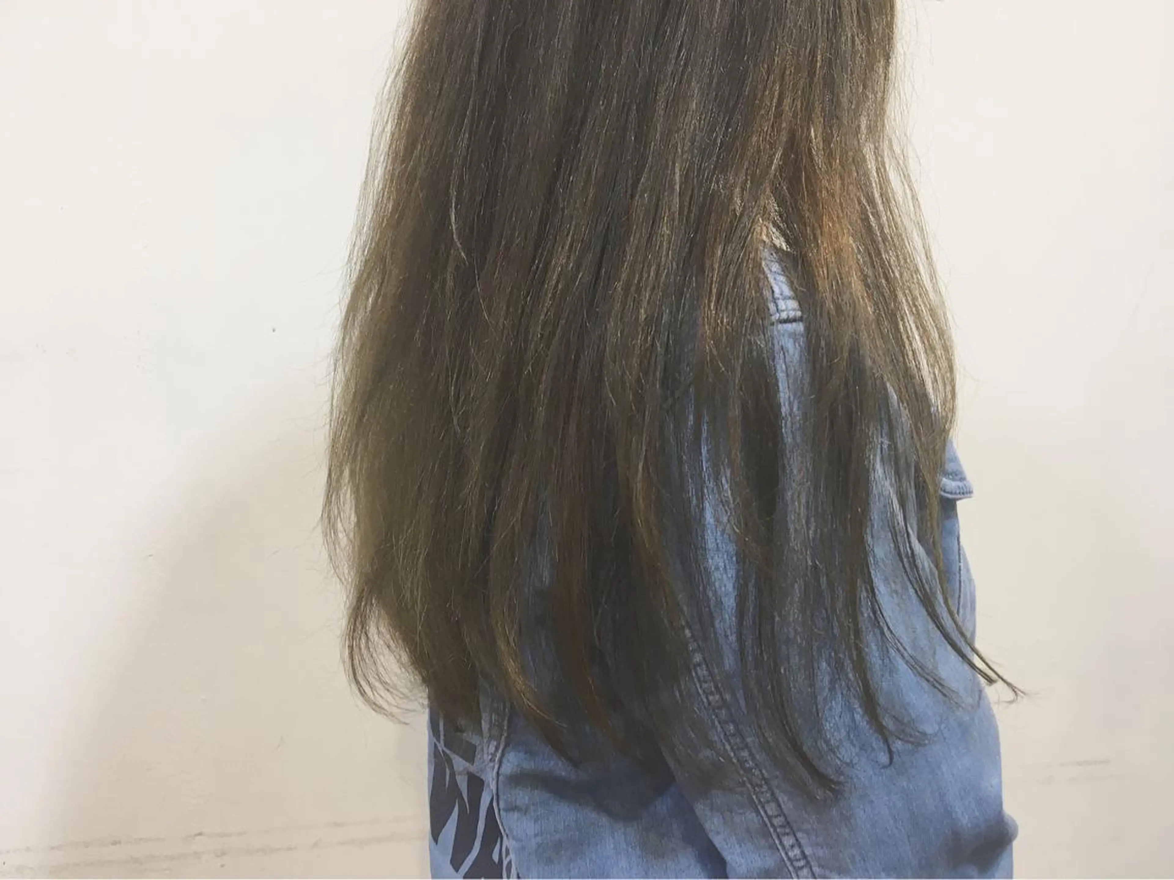 ロング カラー アッシュ 透明感カラー 横浜ブリーチムラ直し ハイトーン/ブリーチのヘアスタイル