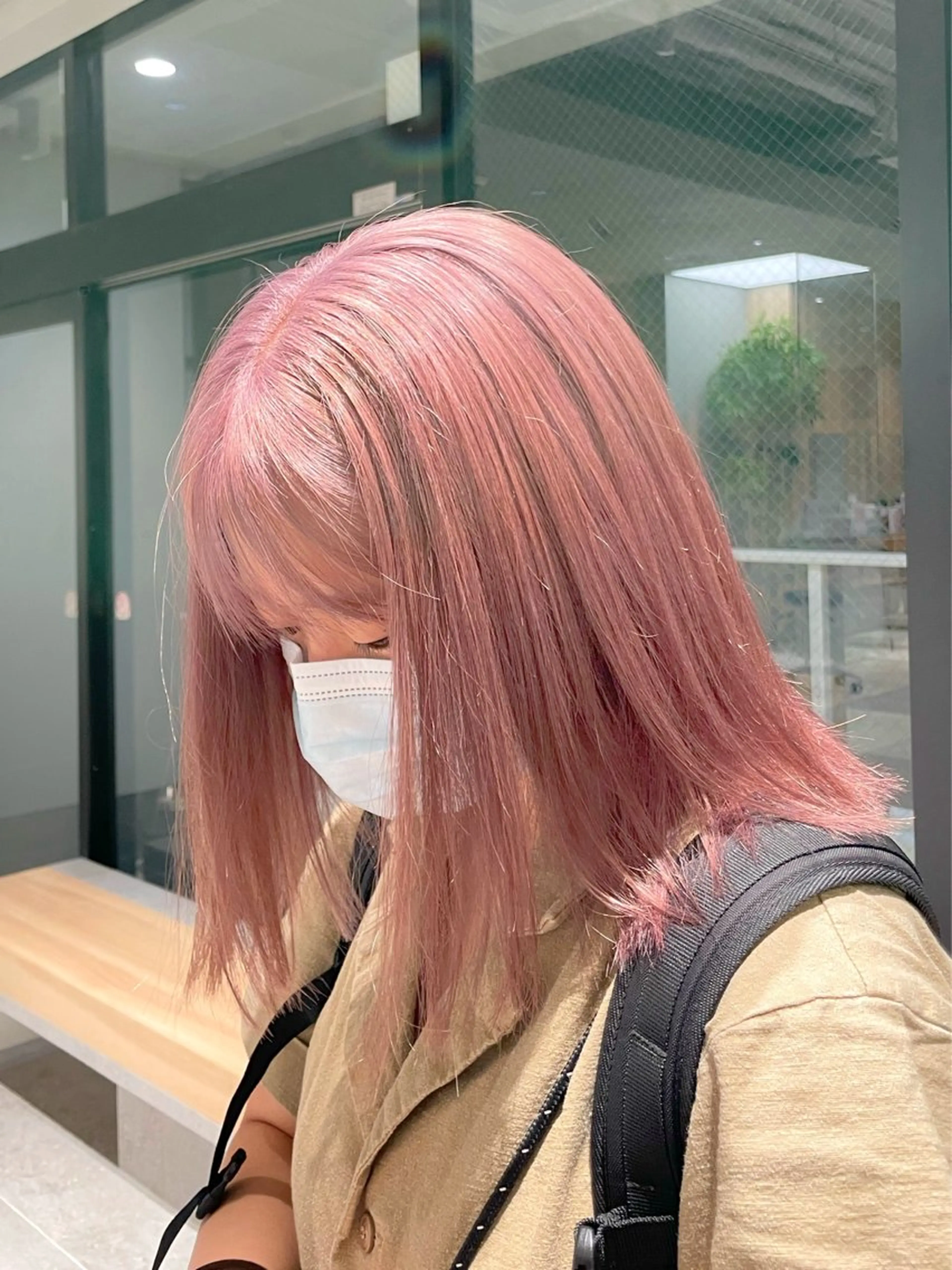 ミディアム カラー ベージュカラー ブリーチ ミルクティーベージュ ピンクカラー ピンクベージュ hollo 原宿所属・ハイトーンカラー/ ダブルカラー/EMIのヘアスタイル