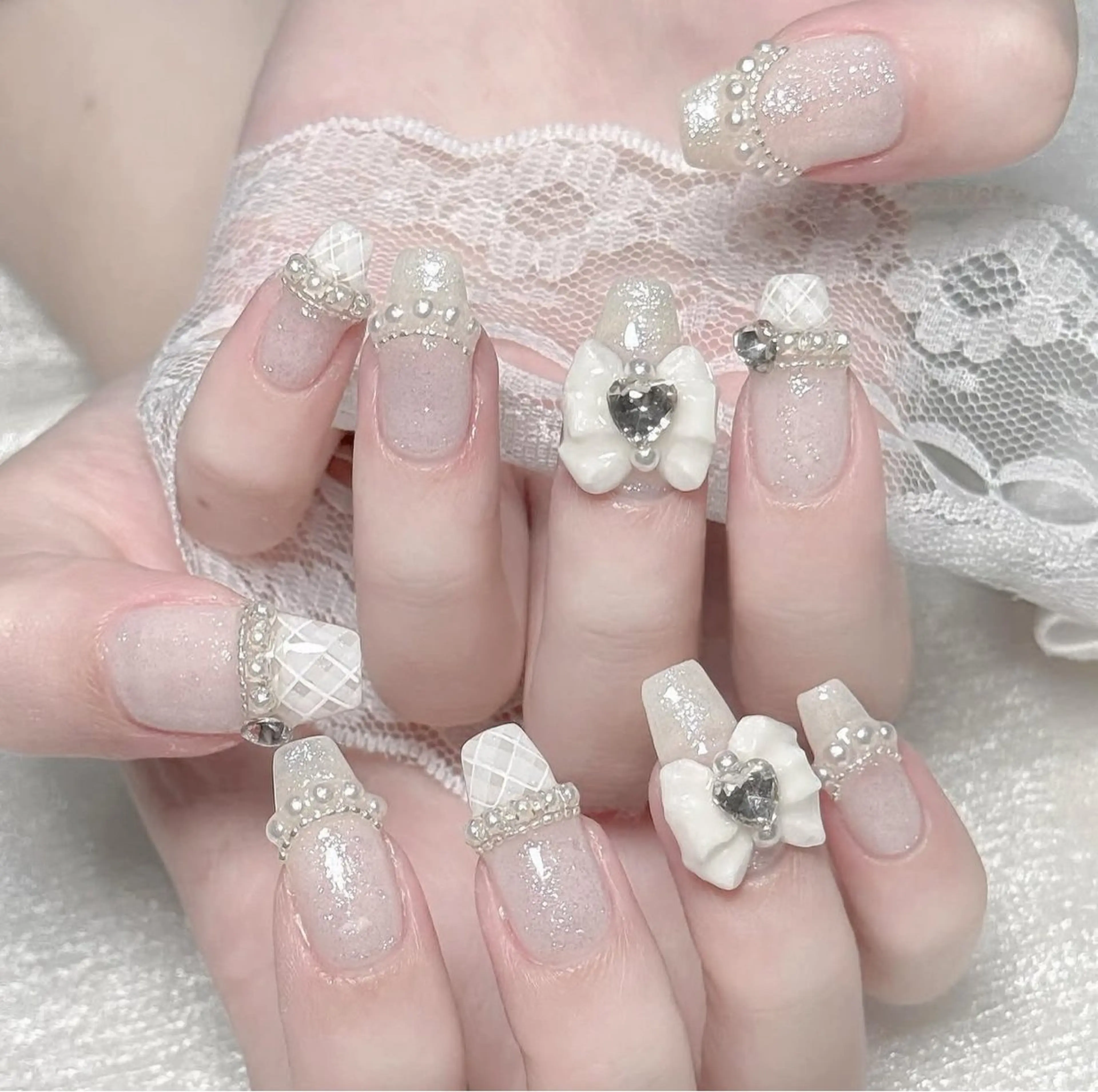 ネイル アニマル柄 オーロラネイル チークネイル フラッシュネイル ジェルネイル Tira Nailのネイルデザイン