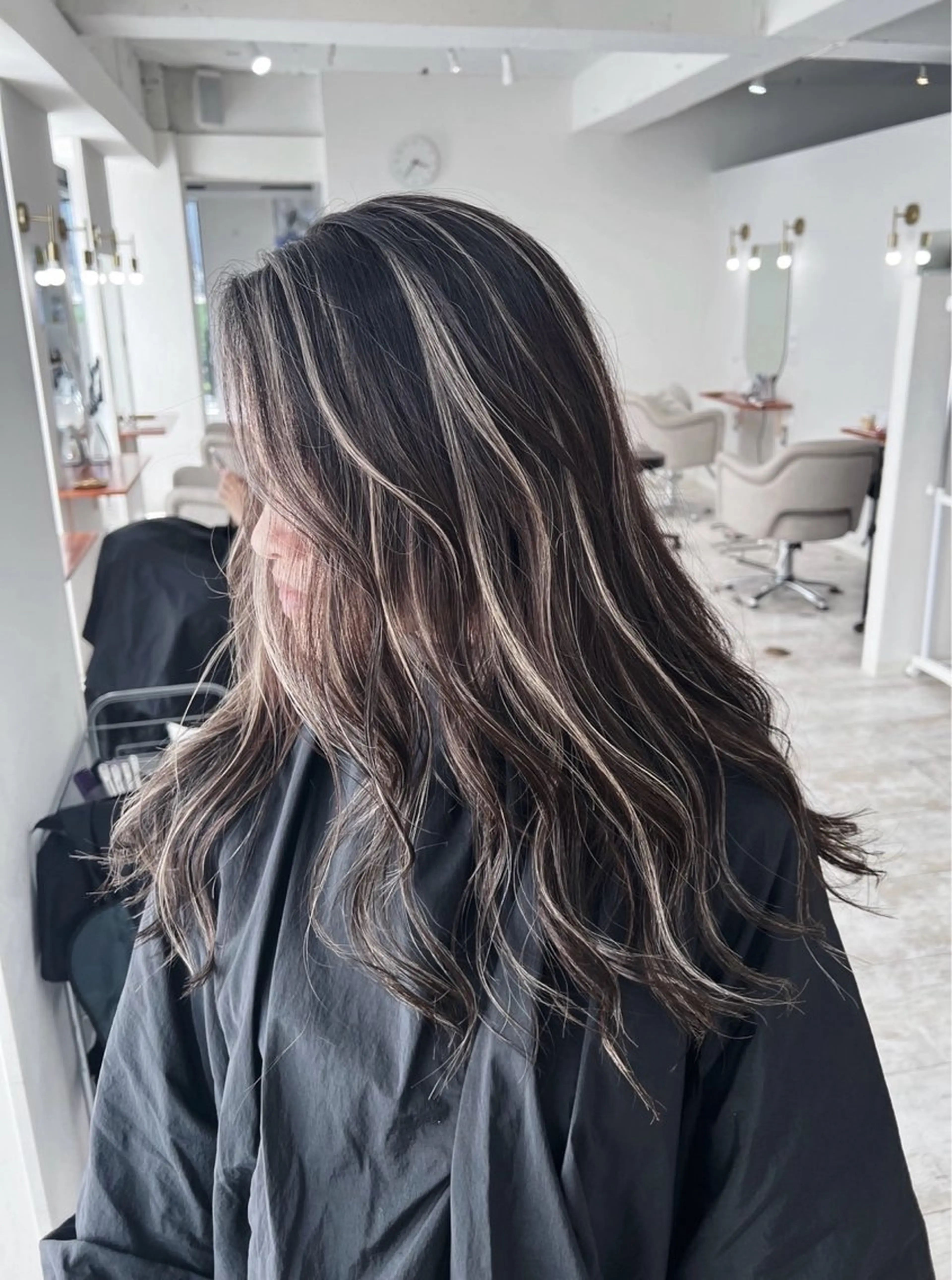 ロング カラー ダークグレー ダークグレージュ グレージュ ハイライトカラー ハイライト ヘアカラー トリートメント ROBIN所属・指名数No.1 /NAOYAのヘアスタイル