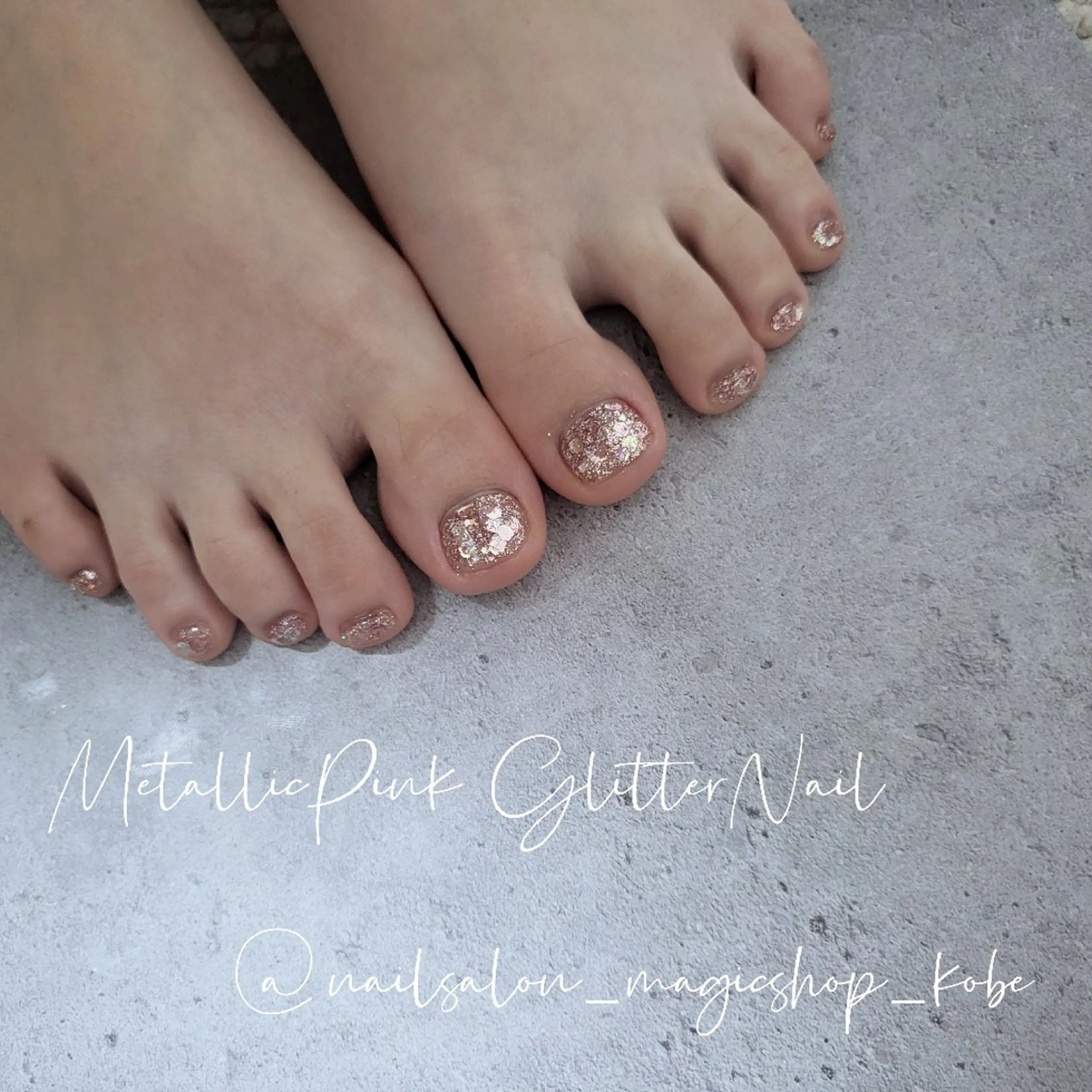 ネイル フットネイル ジェルネイル ラメ(グリッター) ワンカラーネイル ピンク フットネイル Nailsalon MagicShopのネイルデザイン