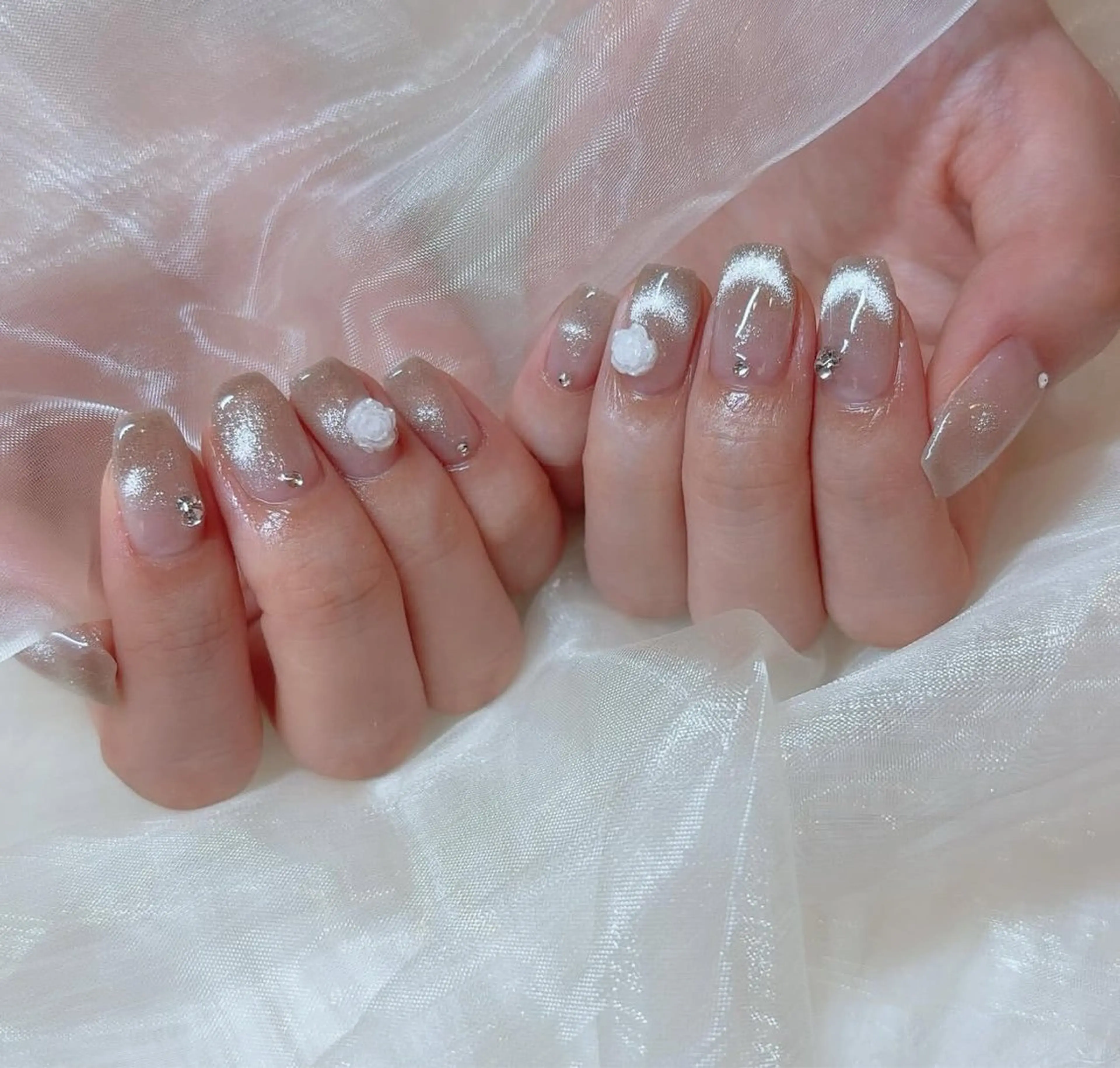 ネイル オーロラネイル クリアネイル フラッシュネイル ジェルネイル グラデーション ハンドネイル Amee Nailsalonのネイルデザイン