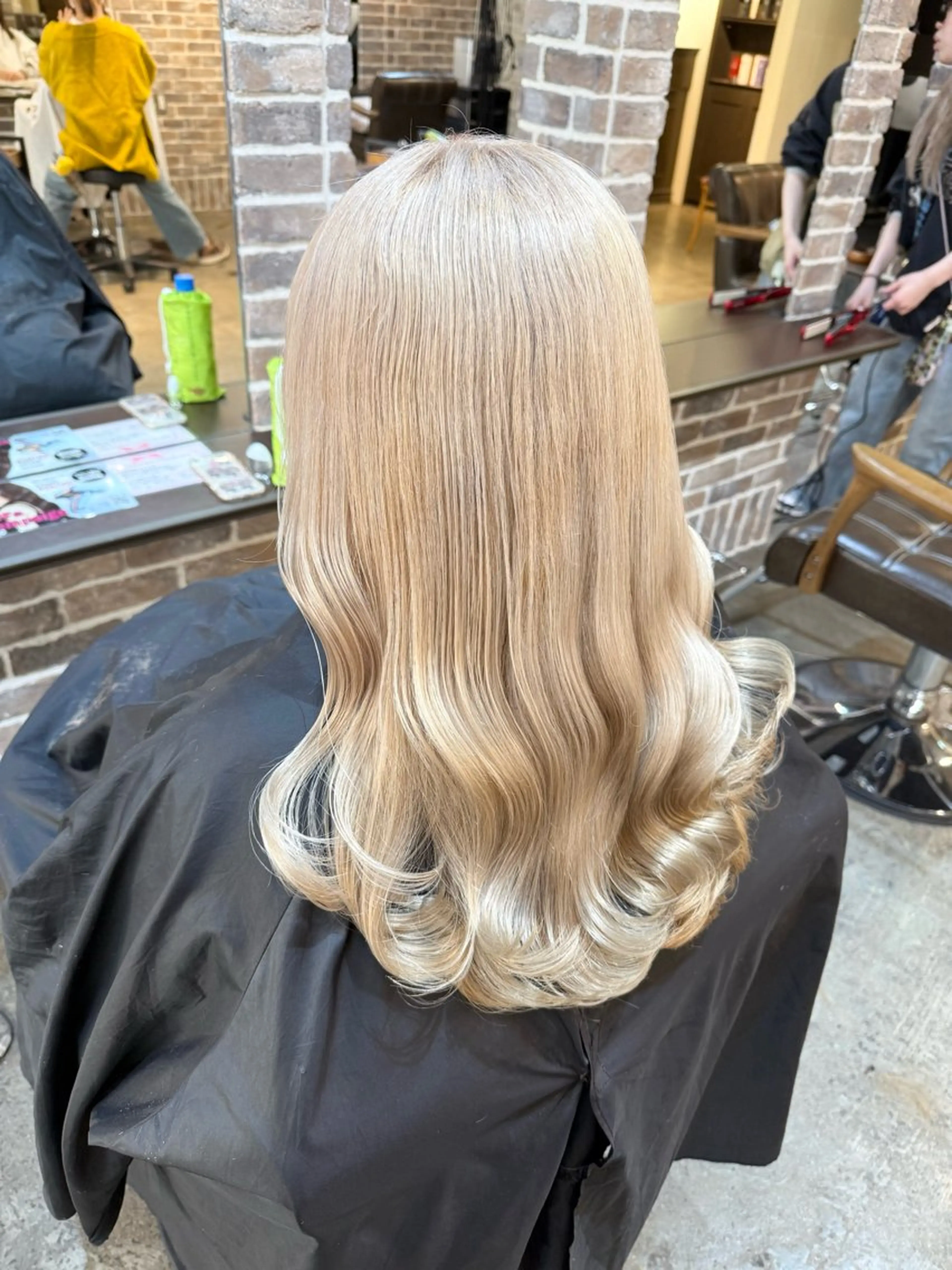 ロング カラー ベージュカラー ブリーチ ホワイトベージュ カット ヘアカラー トリートメント ACROあべの店所属・艶カラー/インナー /グラデ/大西小百合のヘアスタイル