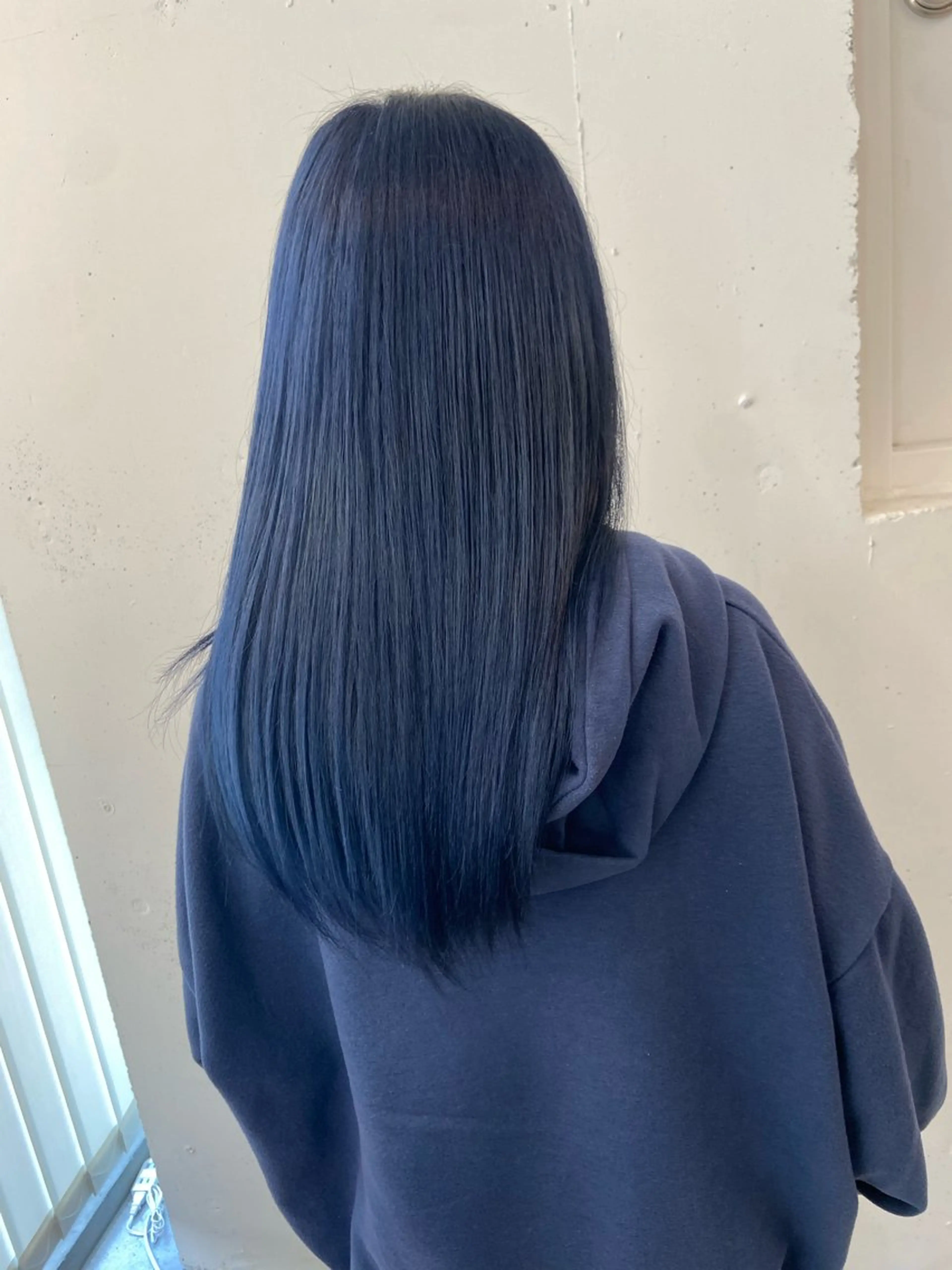 ミディアム カラー ブルーカラー ブルージュ ヘアカラー トリートメント AILEE所属・ウルフカット レイヤーカット上柿のヘアスタイル