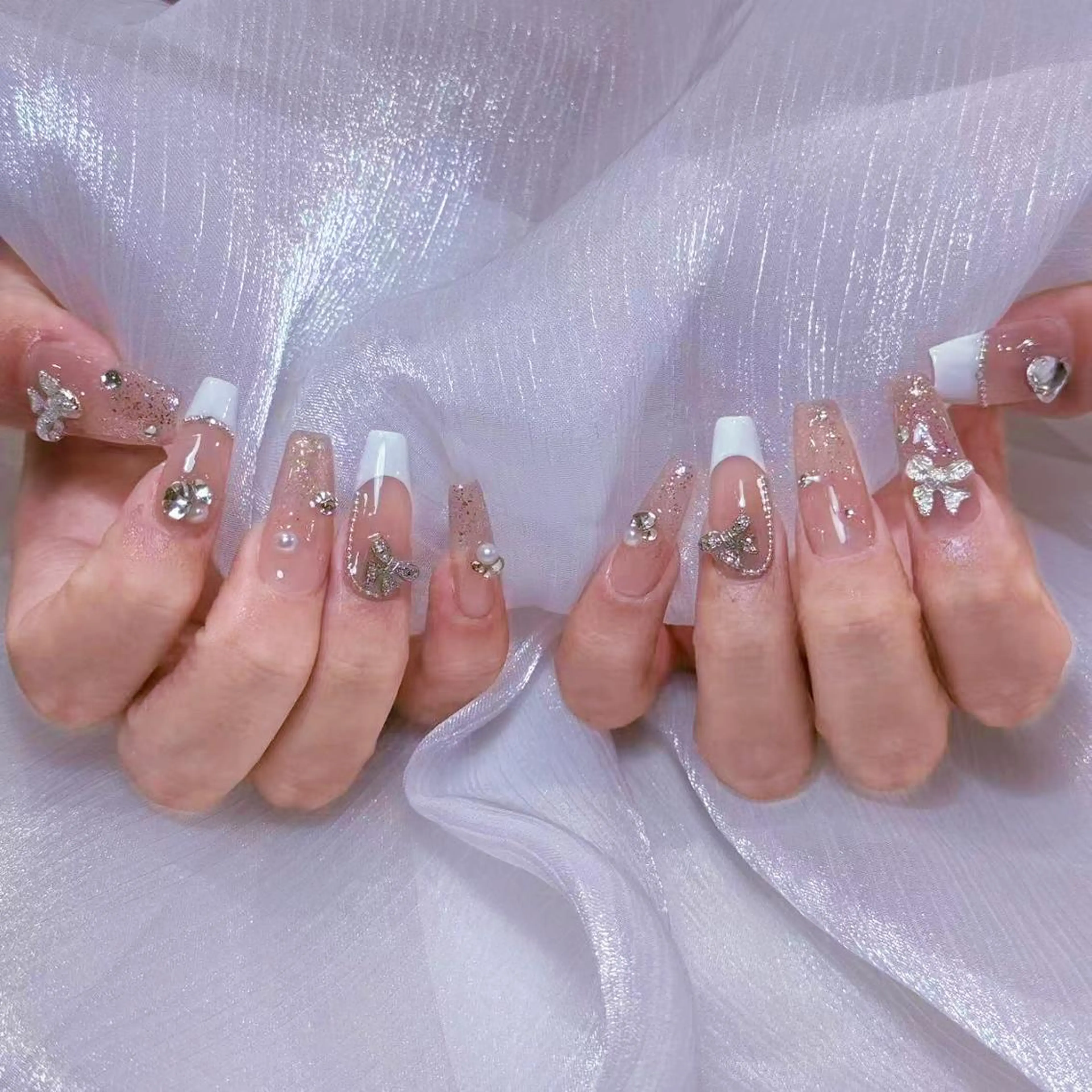 ネイル アートネイル オーロラネイル ガーリー キラキラネイル 韓国ネイル ハンドネイル Diamond 🚢のネイルデザイン
