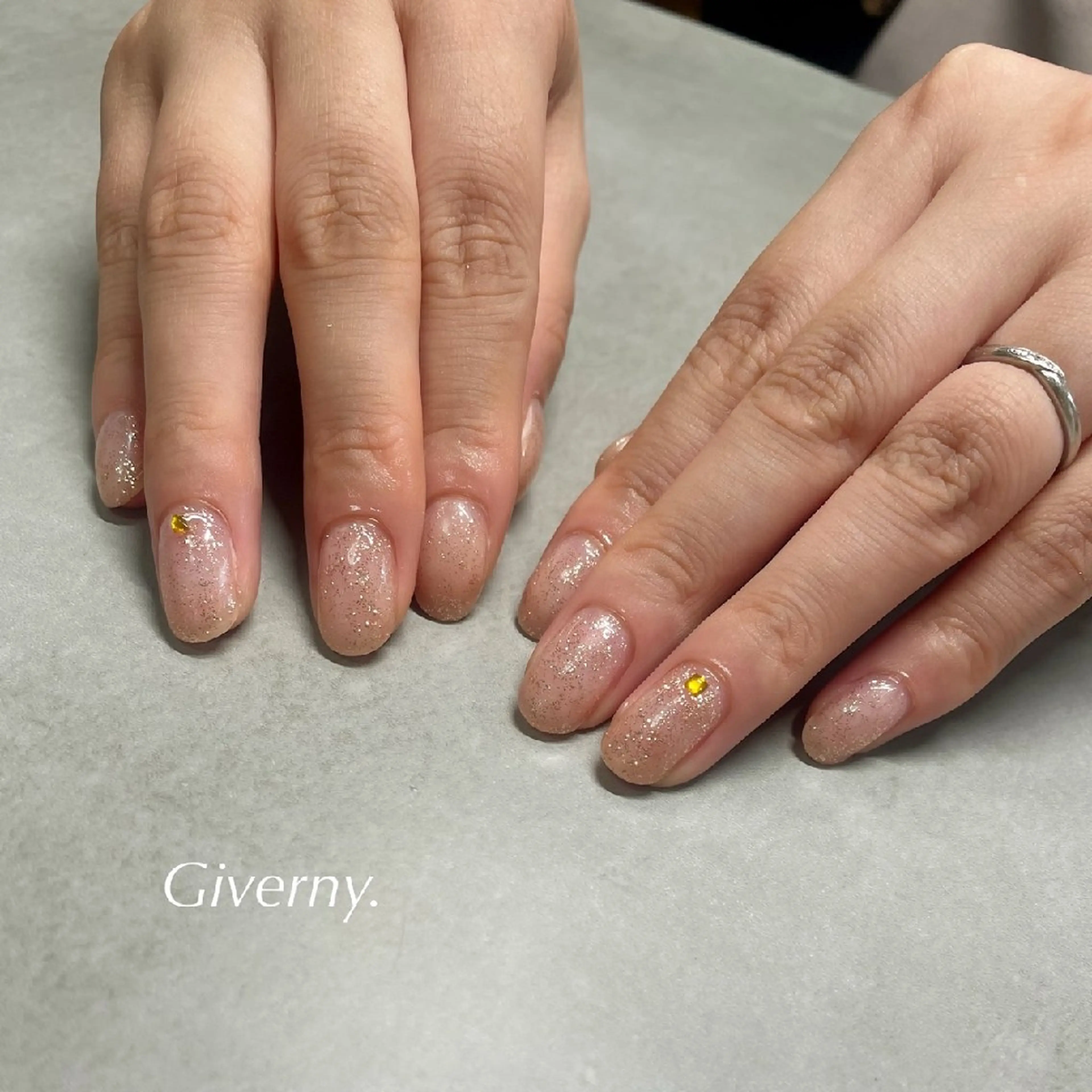 ネイル クリアネイル ラメ(グリッター) 夏ネイル ハンドネイル Giverny .のネイルデザイン