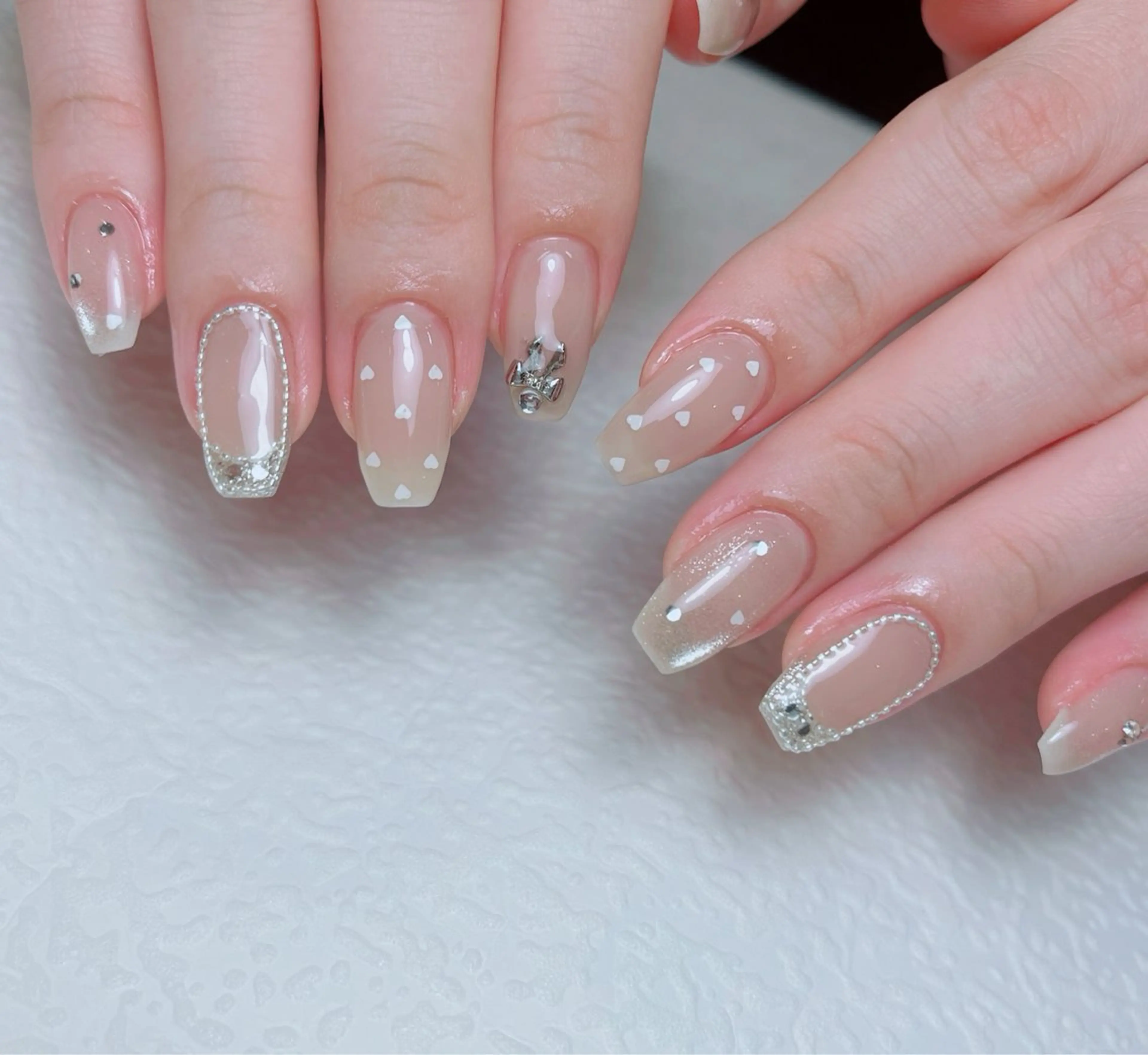 ネイル アートネイル オーロラネイル ドット ジェルネイル ガーリー ハンドネイル Floria nail salonのネイルデザイン