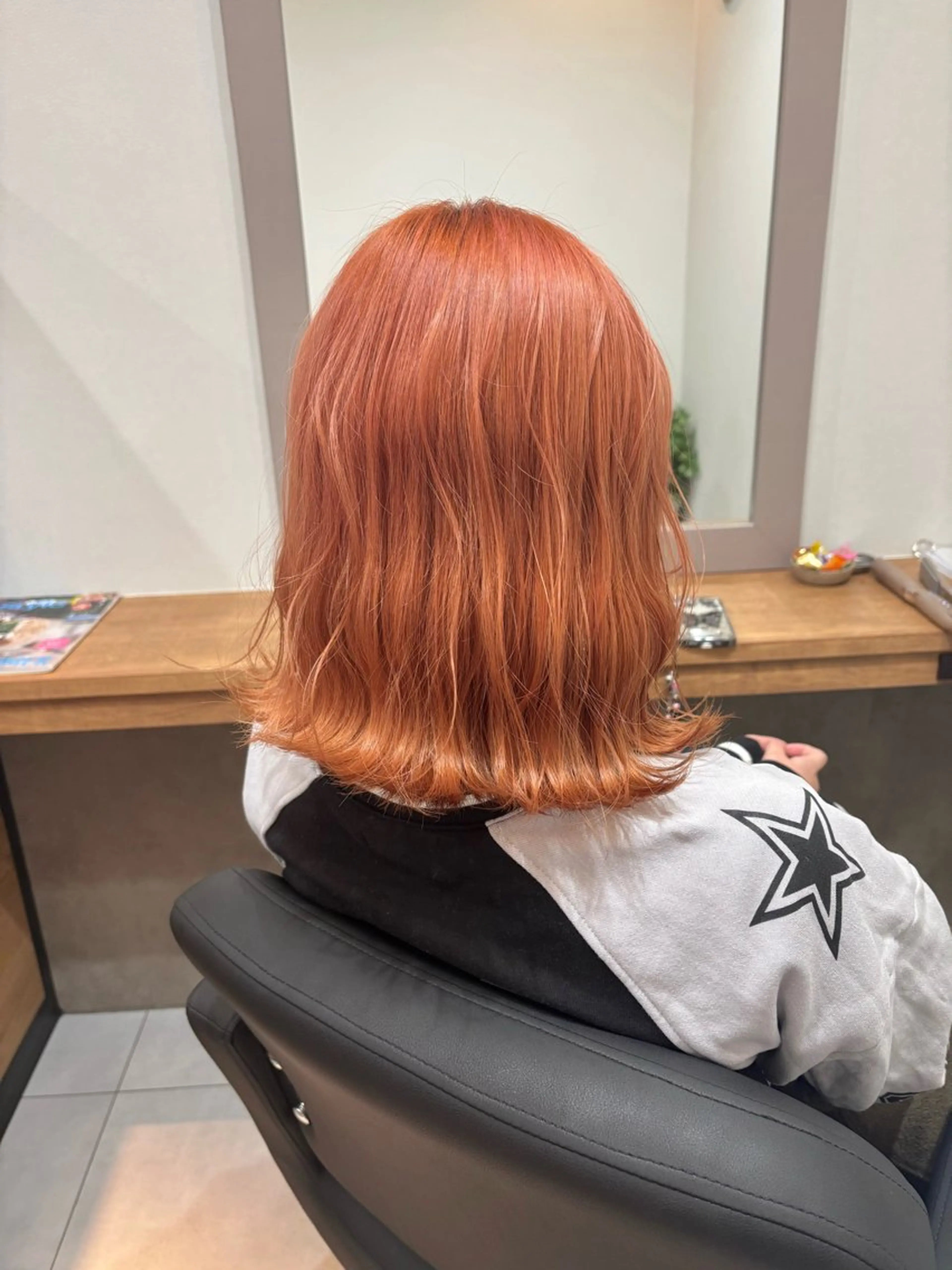 ミディアム カラー ヘアカラー トリートメント くさかみさき🌼暖色 /耳つぼ/オタク🌼のヘアスタイル