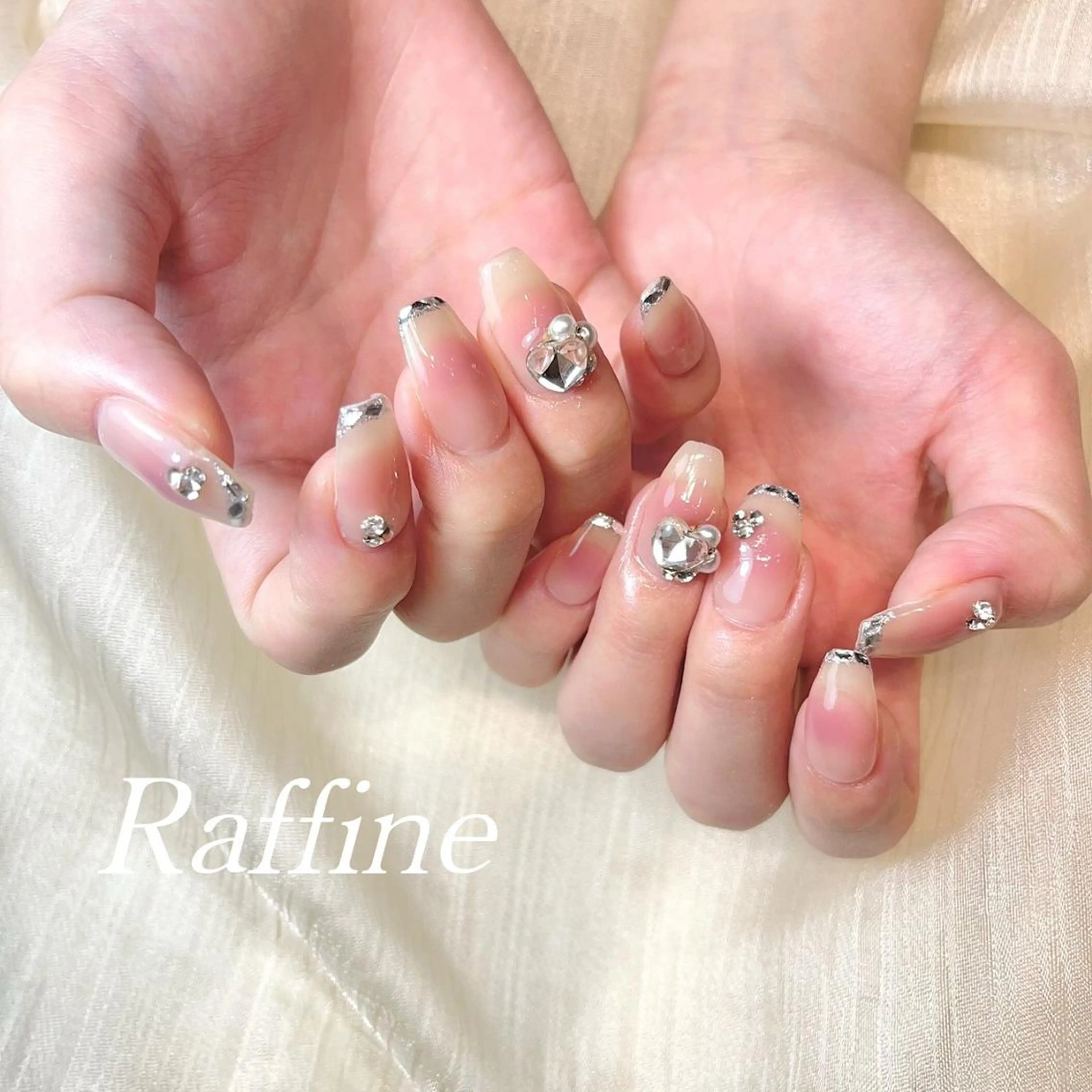 ネイル RAFFINE haru🦋🩵のネイルデザイン