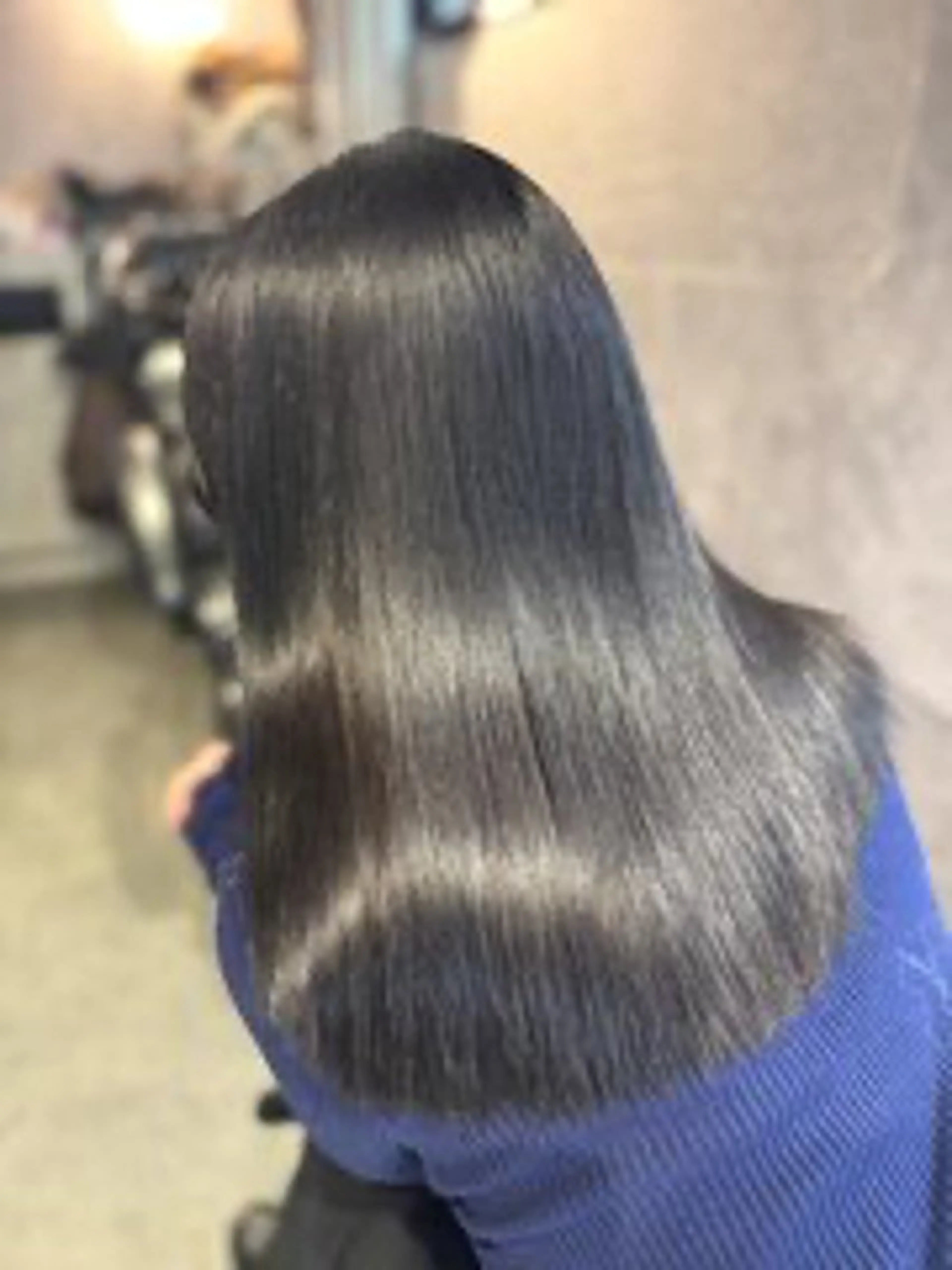 セミロング カラー elu あやね‎🤍🫧のヘアスタイル