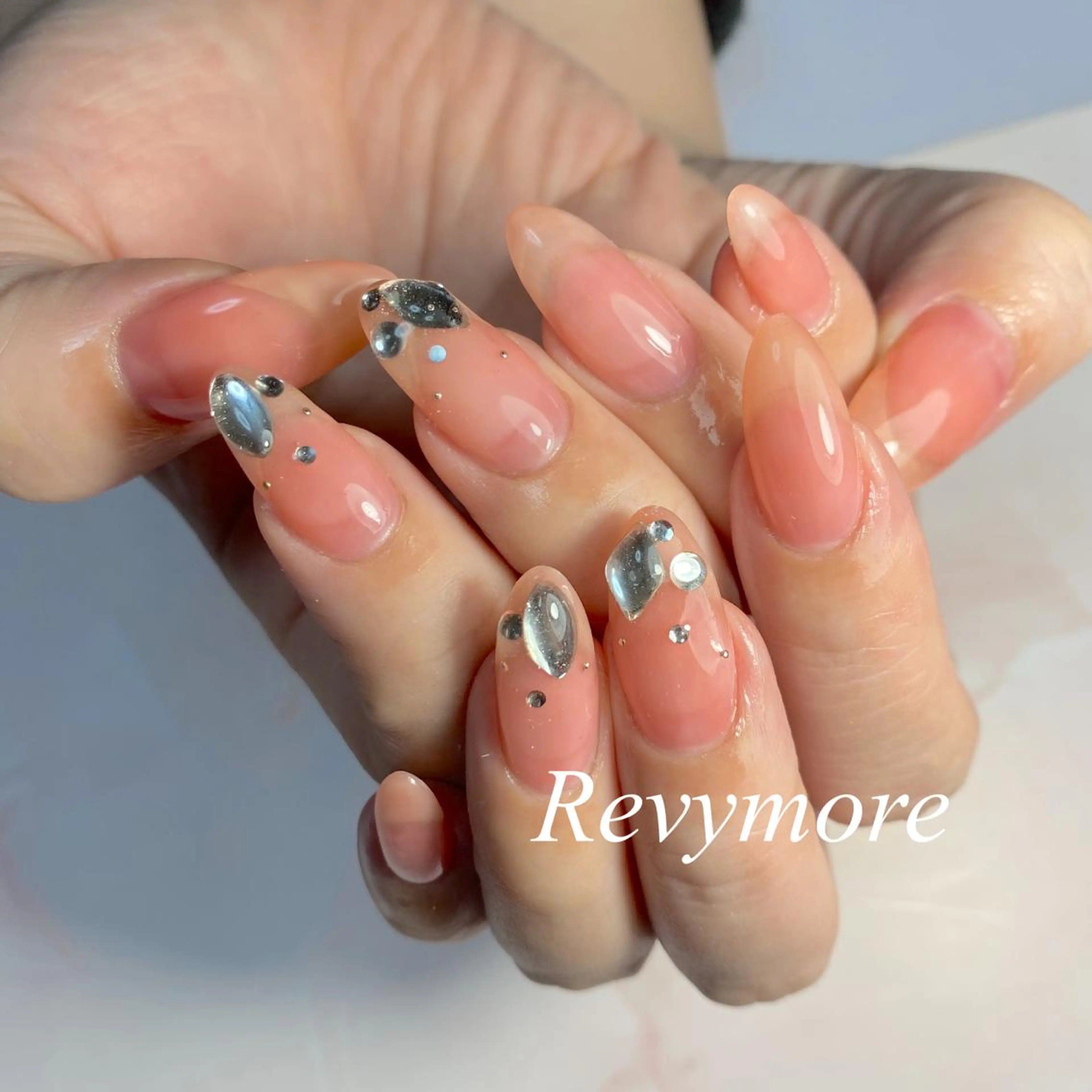 セミロング ネイル 韓国風ヘア ジェルネイル キラキラネイル 韓国ネイル ニュアンスネイル nail salon Revymore所属・nail salon Revymoreのネイルデザイン