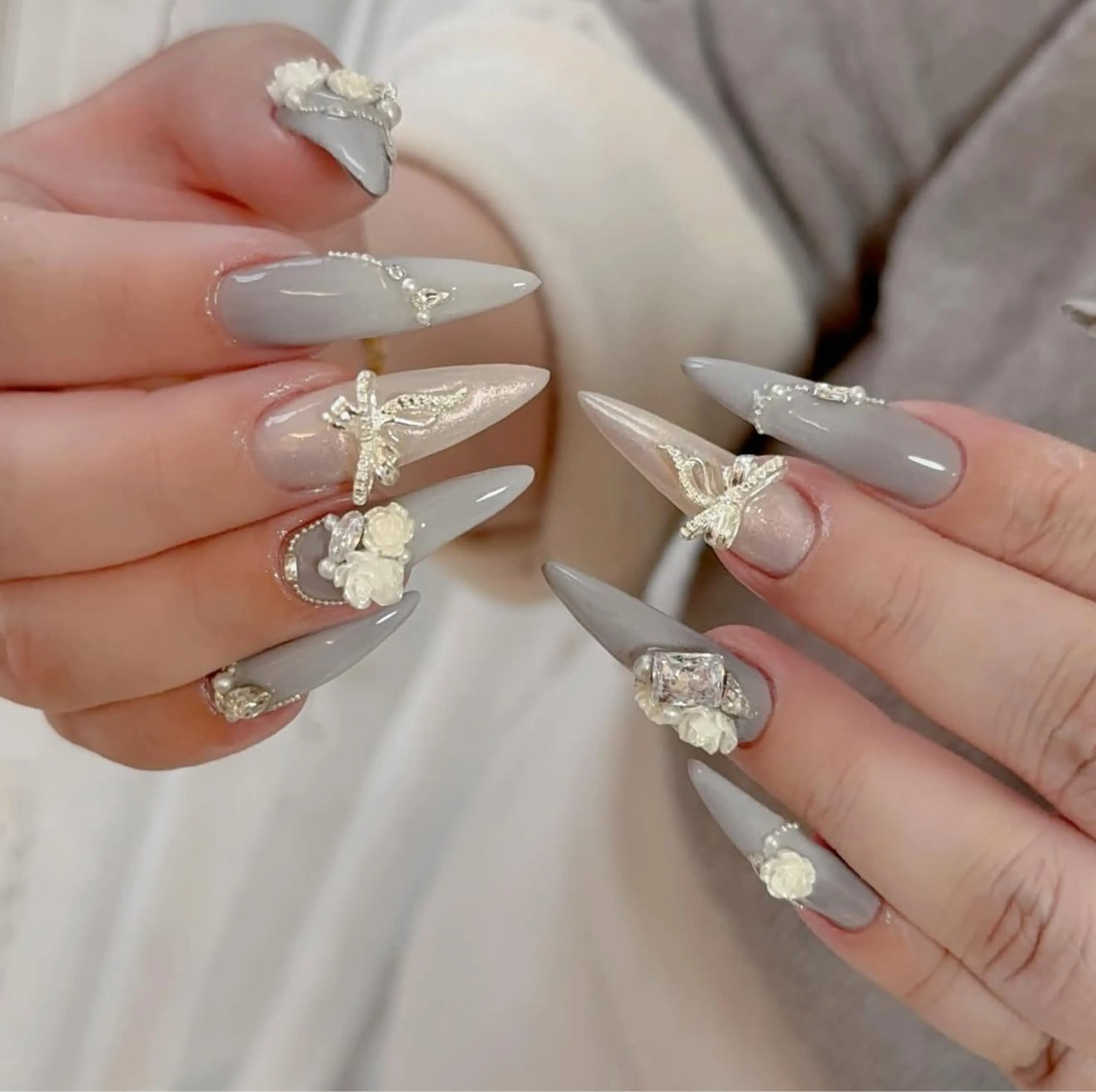 ネイル キラキラネイル マグネットネイル ミラーネイル ニュアンスネイル 春ネイル ハンドネイル Lyna 池袋のネイルデザイン