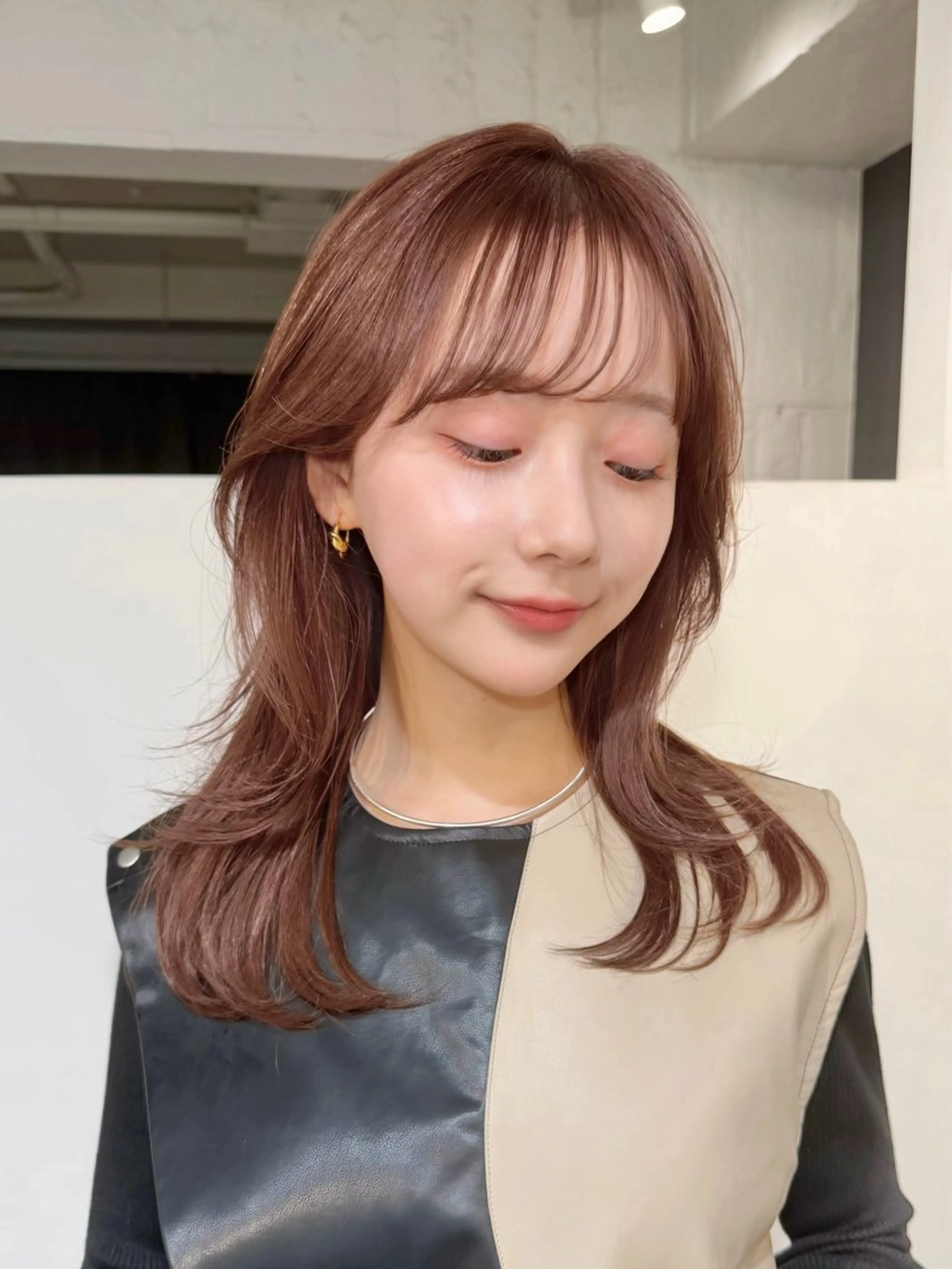 セミロング SAKI 新宿のヘアスタイル