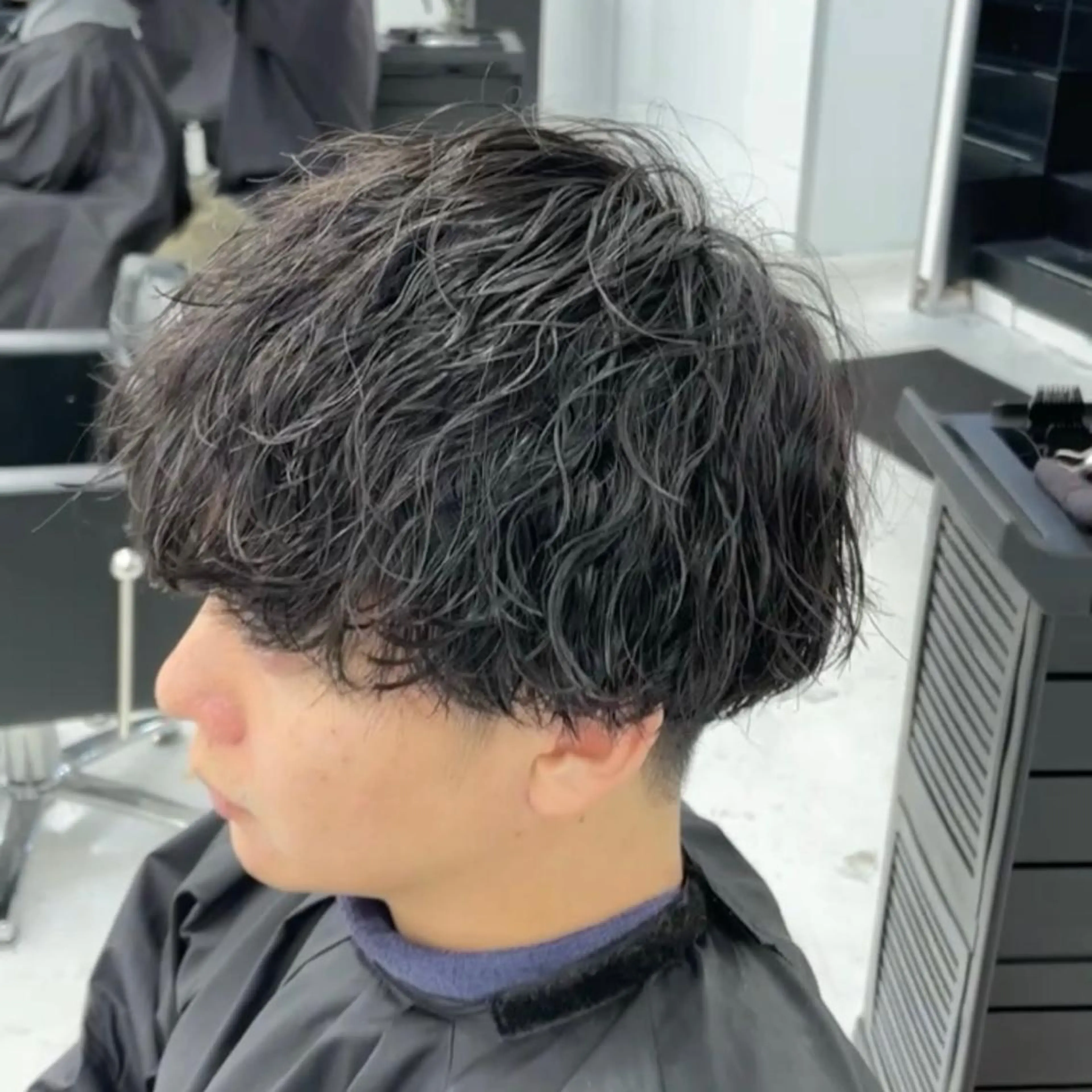 ミディアム パーマ メンズ ミディアムパーマ メンズパーマ 波巻きパーマ 【柏メンズパーマ職人 】店長 KAZUMAのヘアスタイル