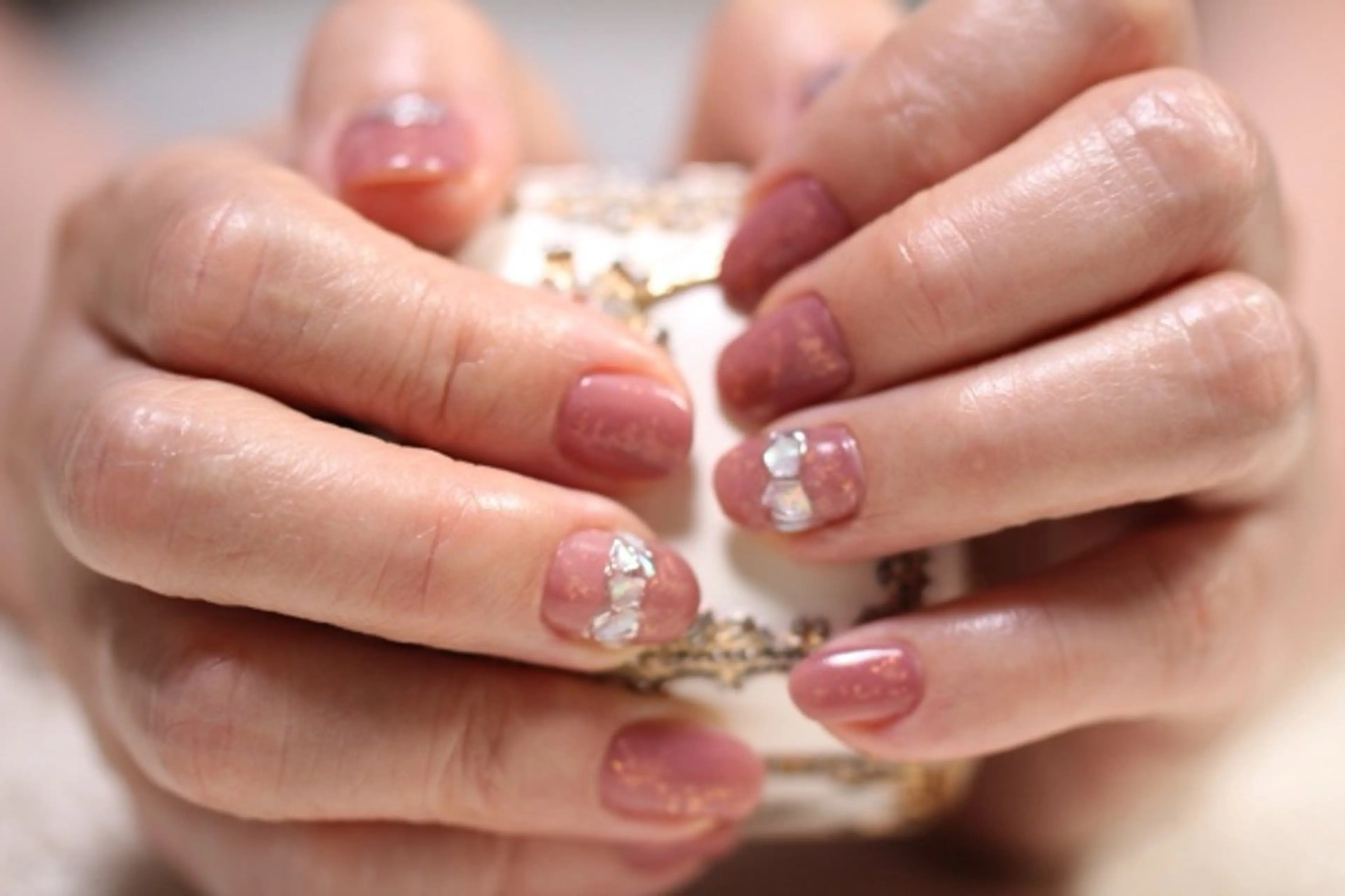 ネイル オーロラネイル ジェルネイル ママリンド　志村坂上店所属・しみ えんのネイルデザイン