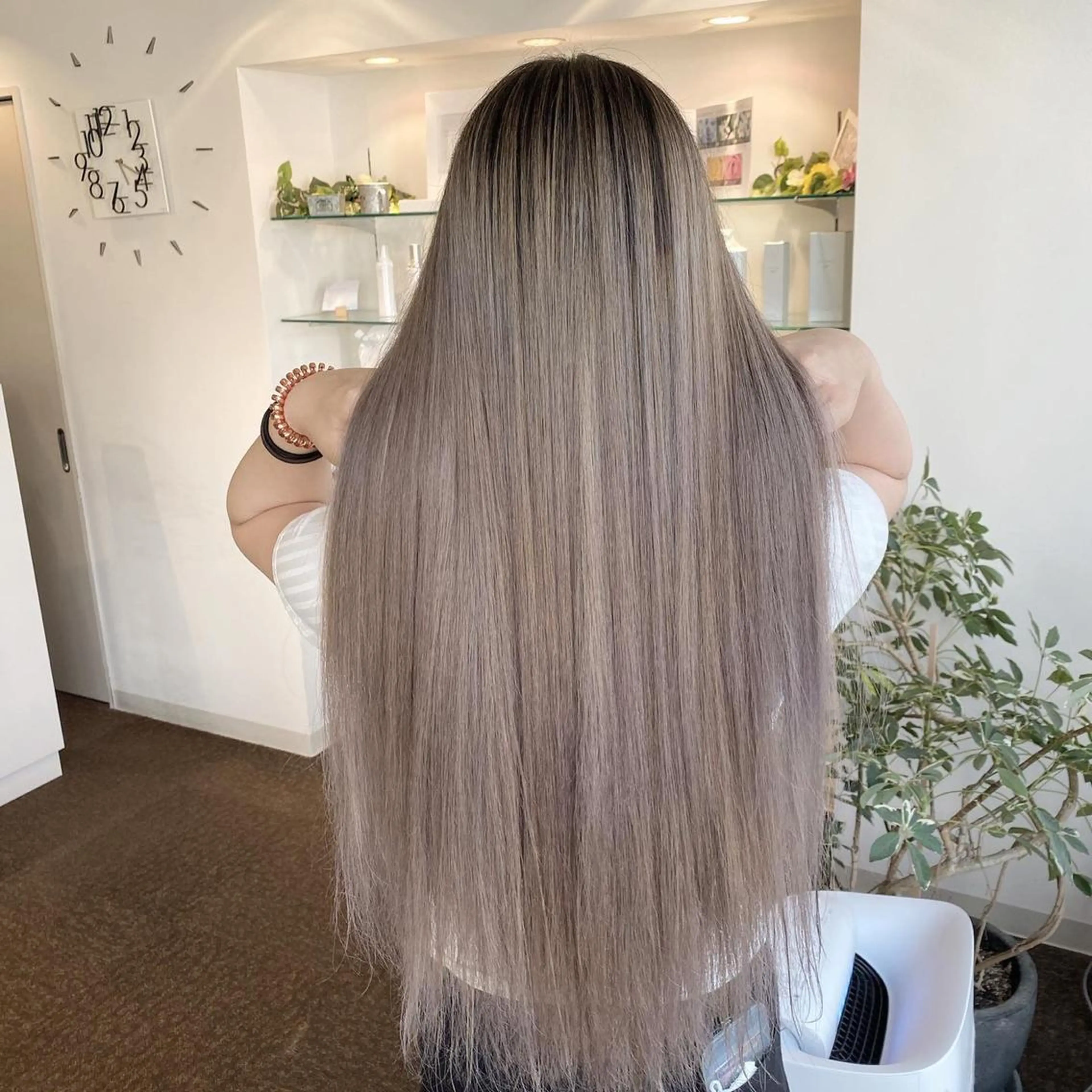 ロング カット ヘアカラー トリートメント W_SALON ［触れたくなる艶髪］のヘアスタイル