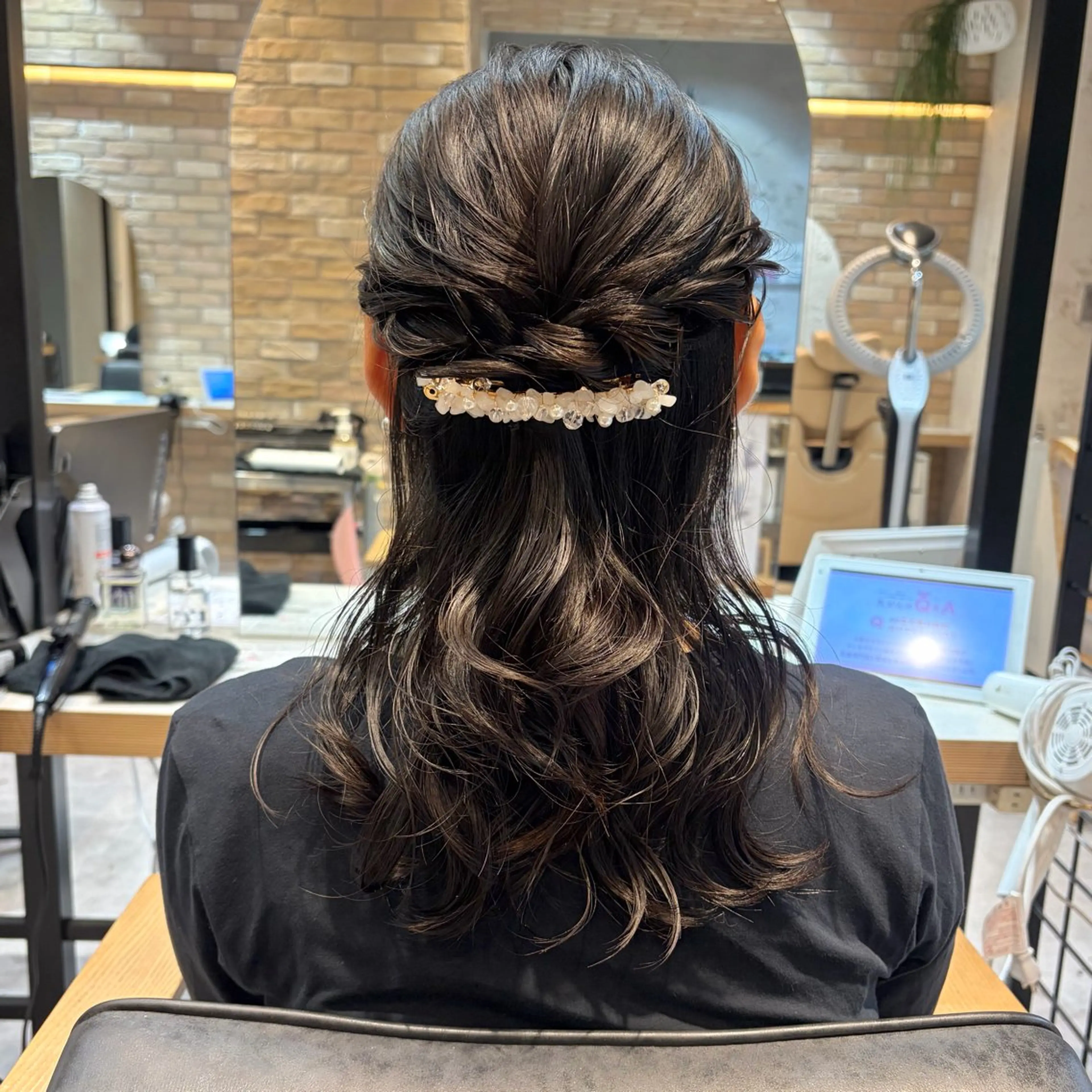 ヘアアレンジ ヘアセット レイヤー/手書きネイ ルCOCORO 🎀のネイルデザイン