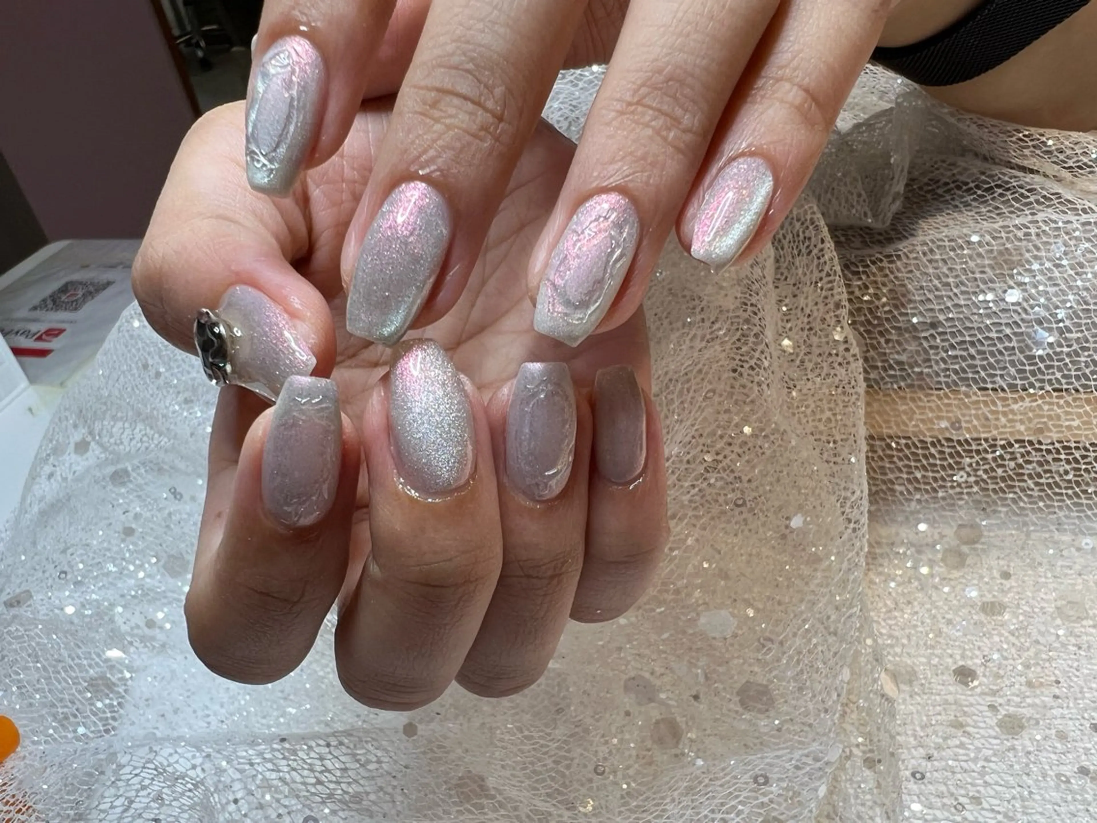 ネイル シンプルネイル リボン、ガーリー パーツ放題専門店のネイルデザイン