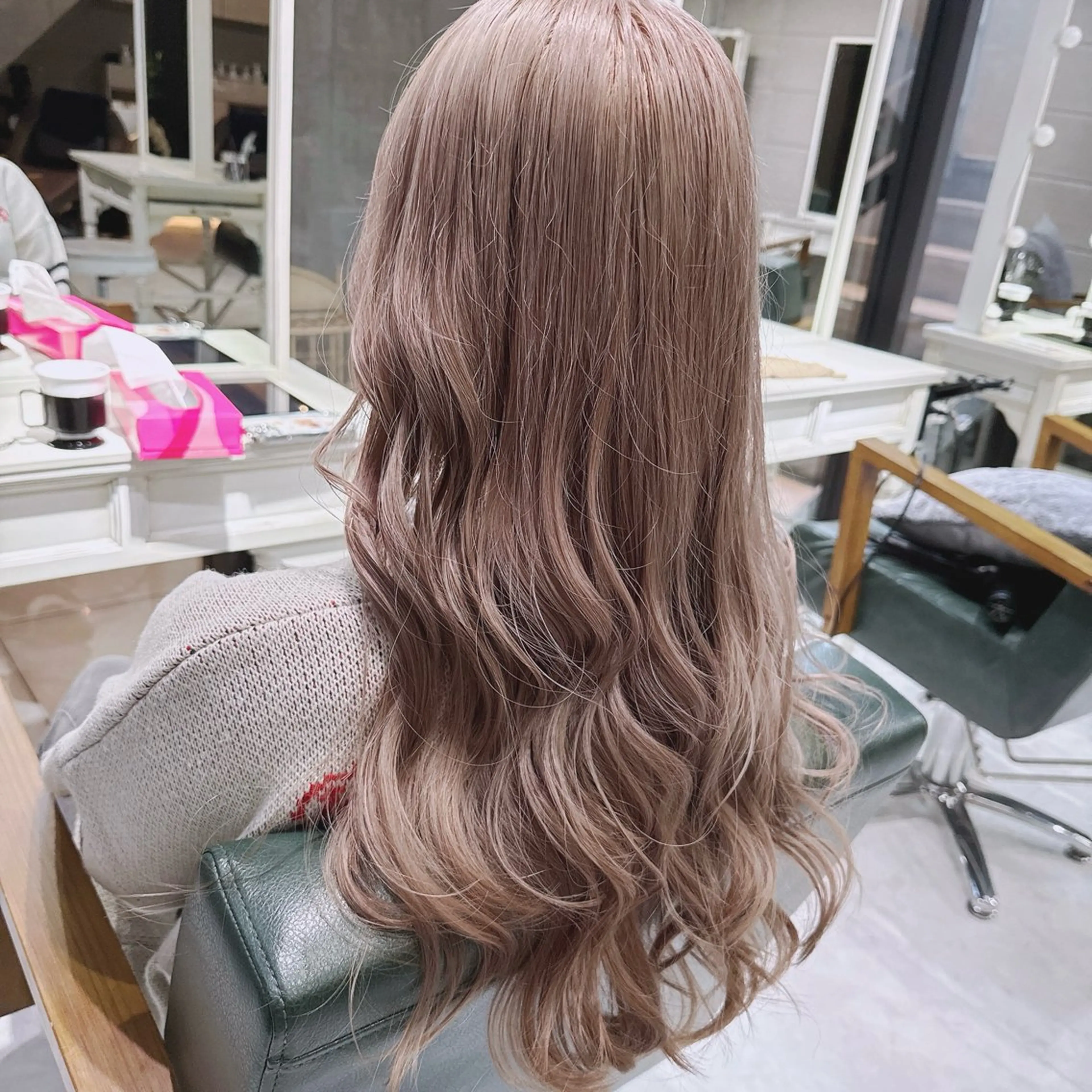 ロング カラー ベージュカラー ブリーチ デザインカラー ハイトーンカラー ミルクティーベージュ ヘアカラー トリートメント ヘアセット DAYS Men’sのヘアスタイル