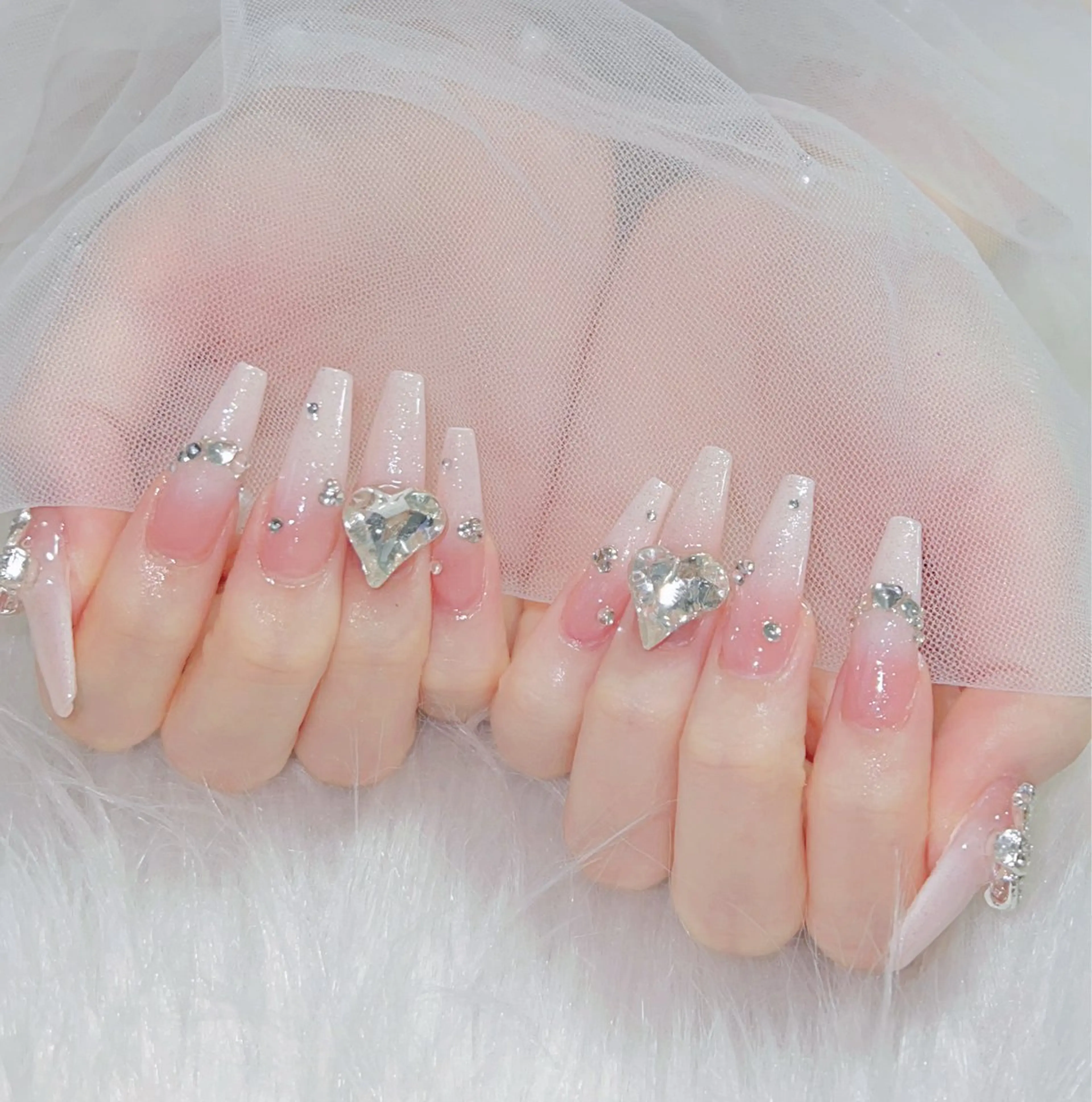 ネイル アートネイル グラデーション キラキラネイル ニュアンスネイル オフィスネイル ZUZU AMEE NAILのネイルデザイン
