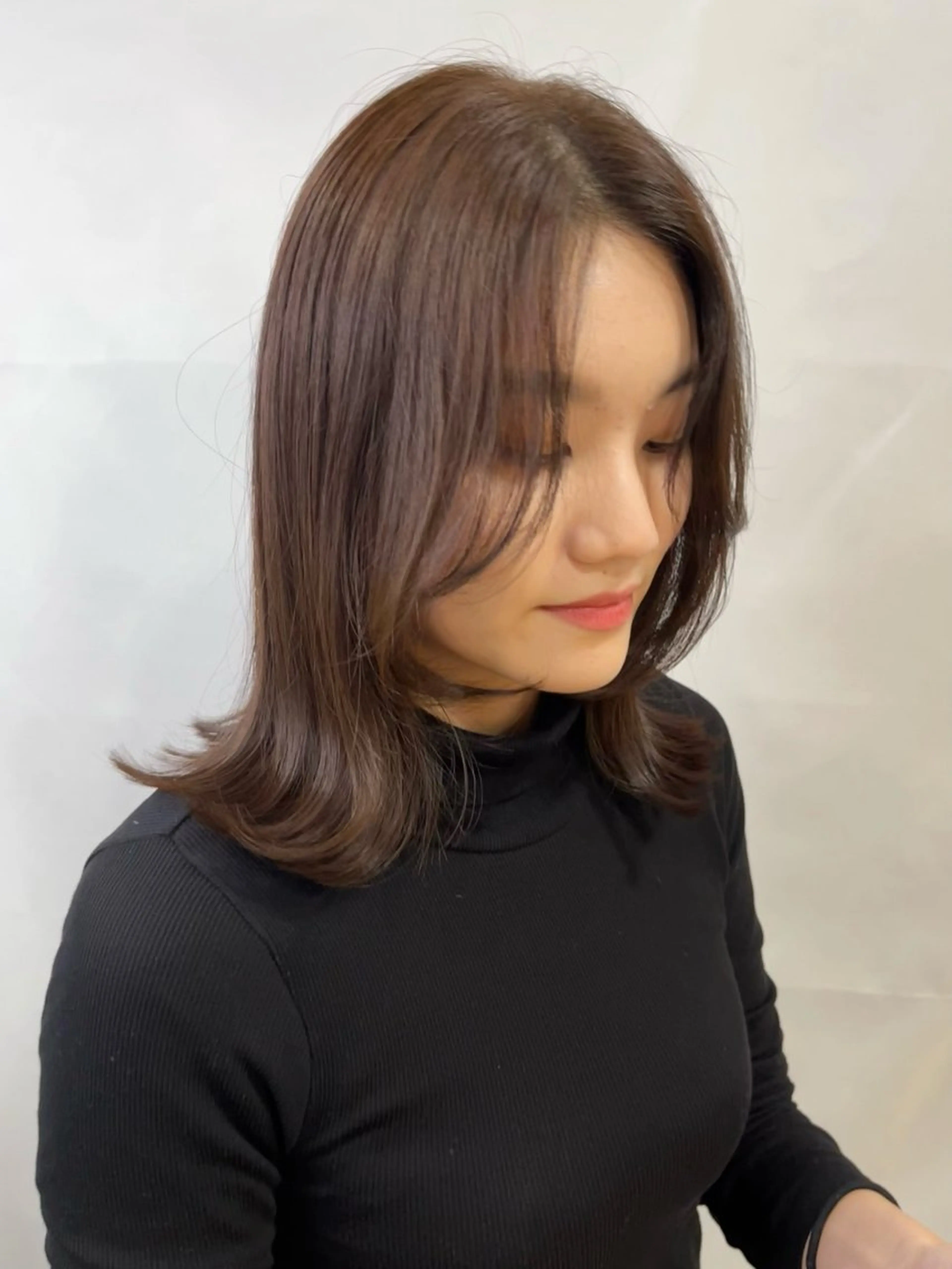 ミディアム 顔周りカット 切りっぱなしロブ レイヤーカット 富永 美玖のヘアスタイル