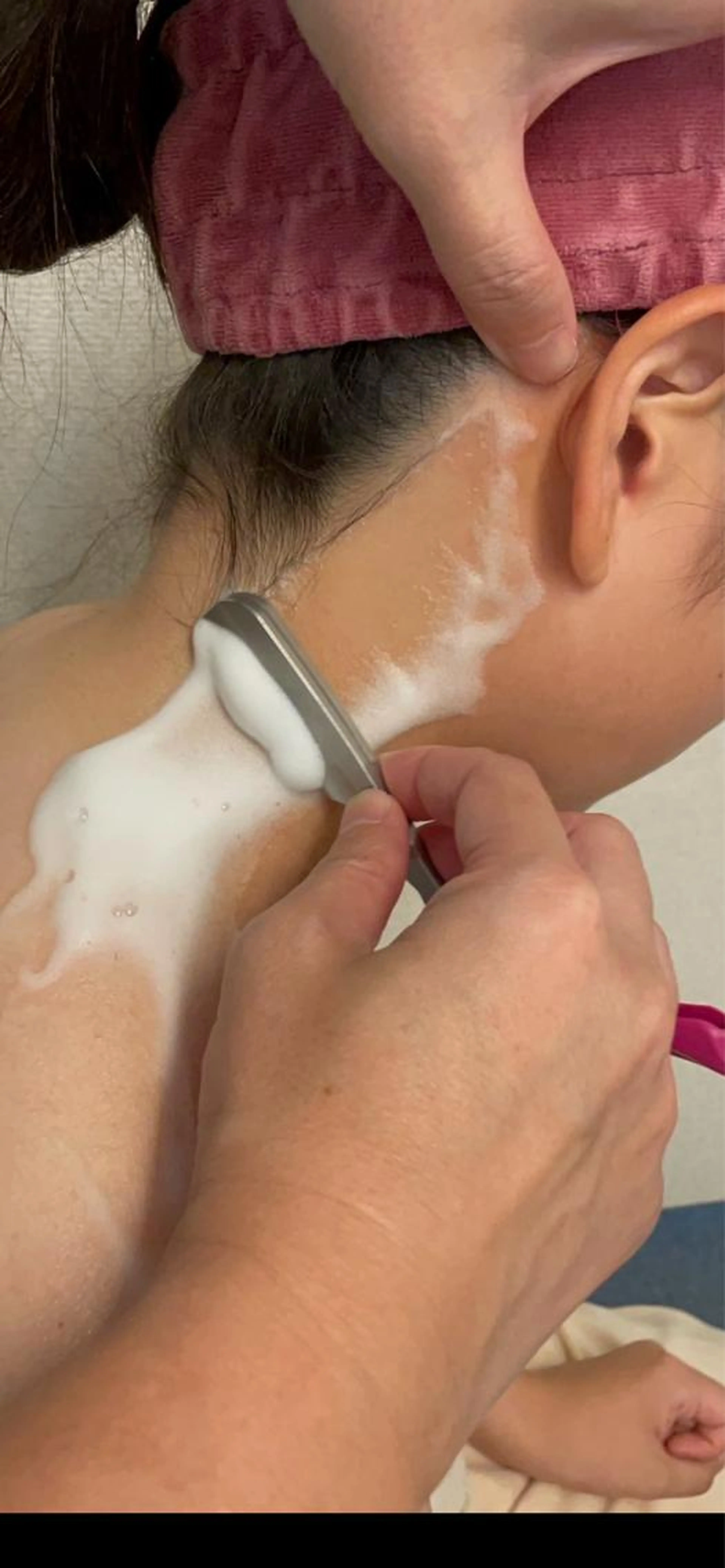 うなじシェービングの写真