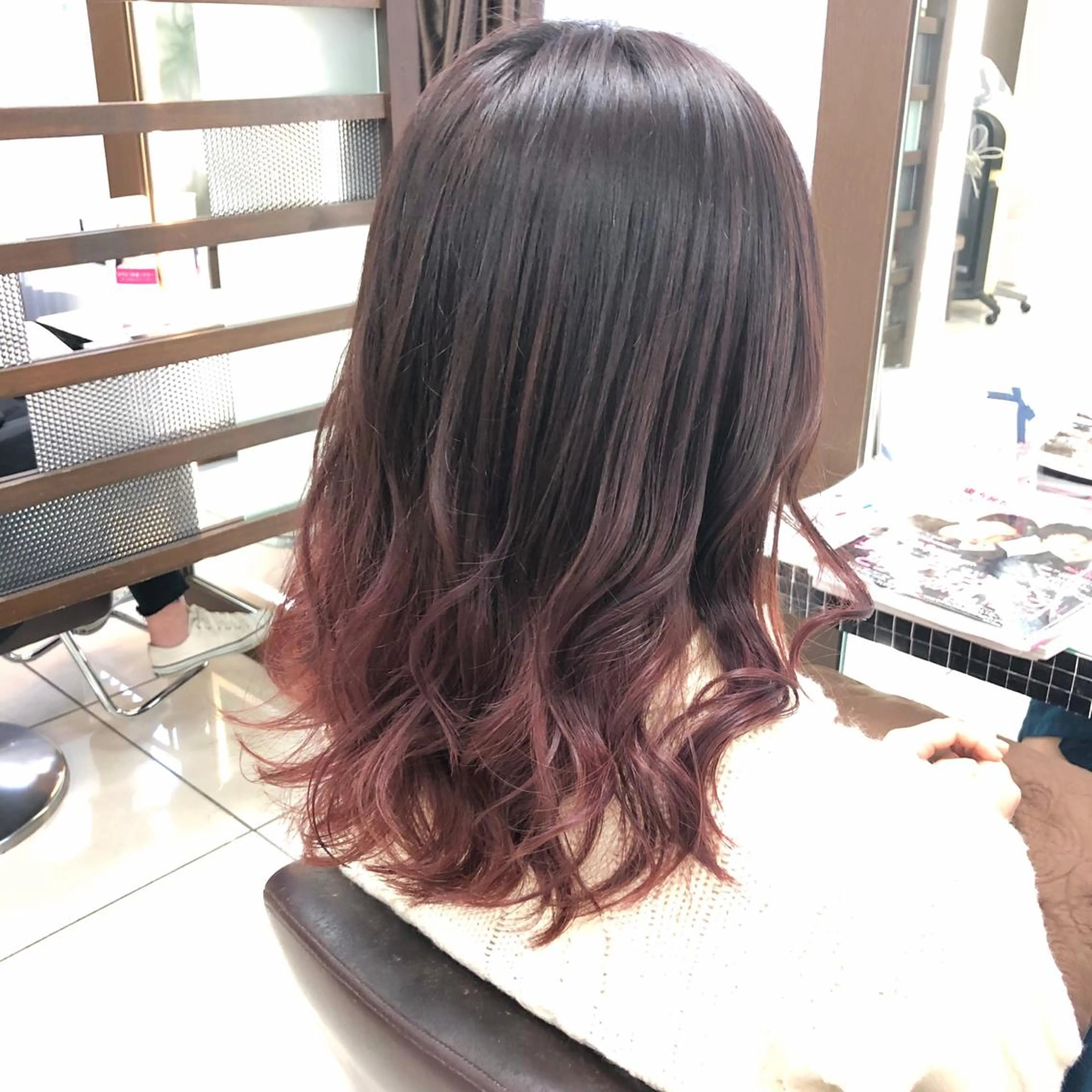 ミディアム カラー グラデーションカラー ピンクカラー oggi +KENJE所属・大平 美沙のヘアスタイル