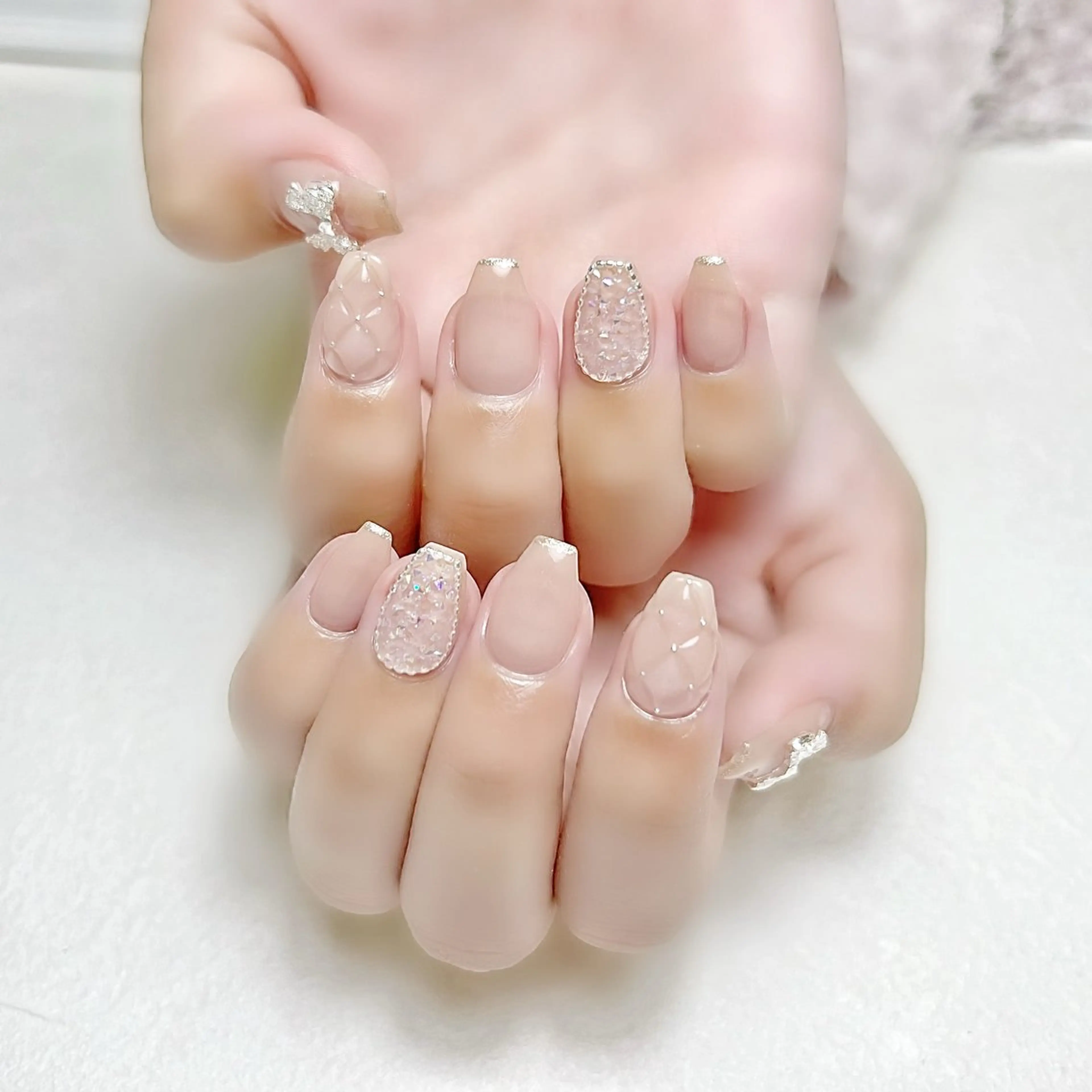 ネイル ガーリー キラキラネイル ラメ(グリッター) シルバー ワンホンネイル rouse nail RISATOのネイルデザイン