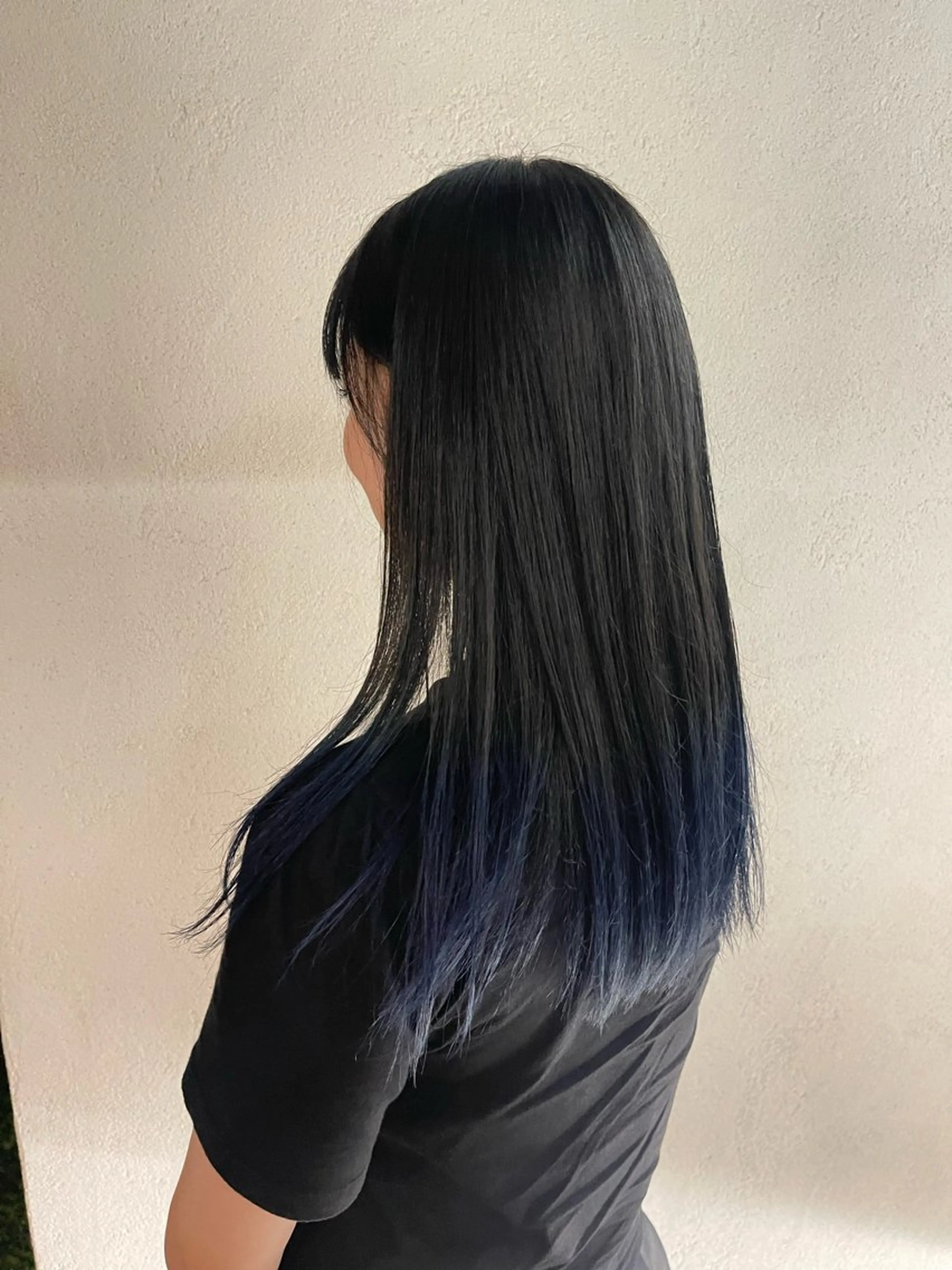 ロング カラー 黒髪 ブルーカラー inchelsea ririkaのヘアスタイル