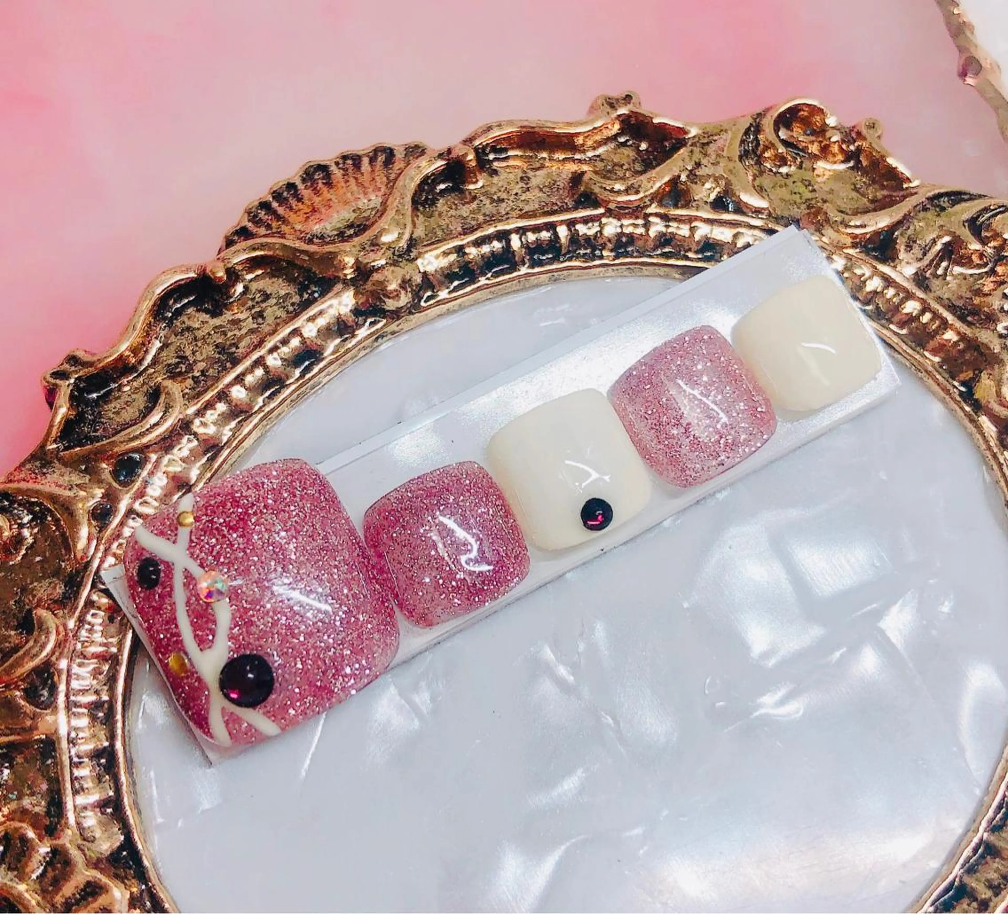 ネイル フットネイル フットネイル CROWN プライベートサロンのネイルデザイン