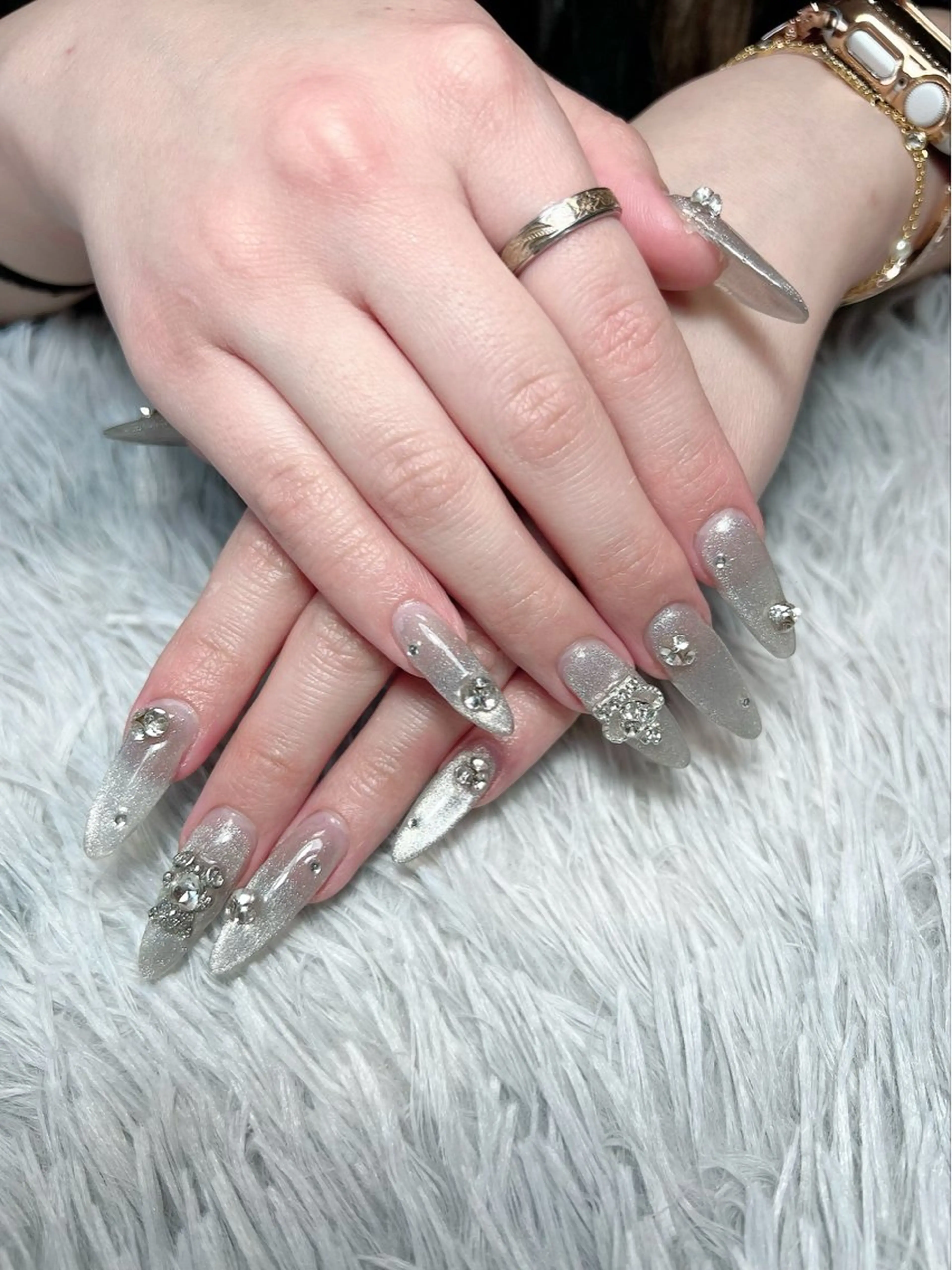 ネイル ロングネイル マグネットネイル スカルプネイル シルバー ストーンネイル ハンドネイル シェヌネイル JURAのネイルデザイン