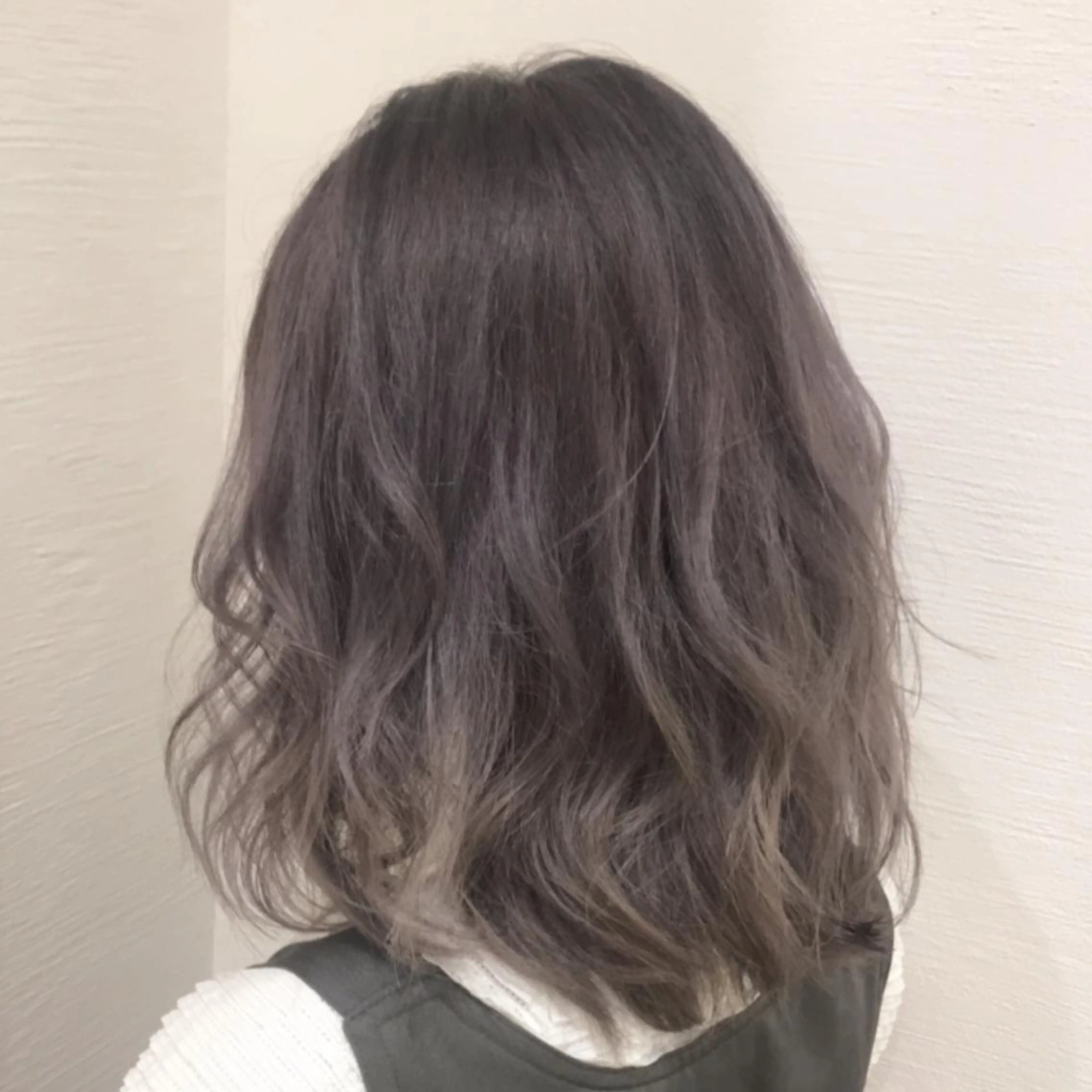 ミディアム 岸川 恭子のヘアスタイル