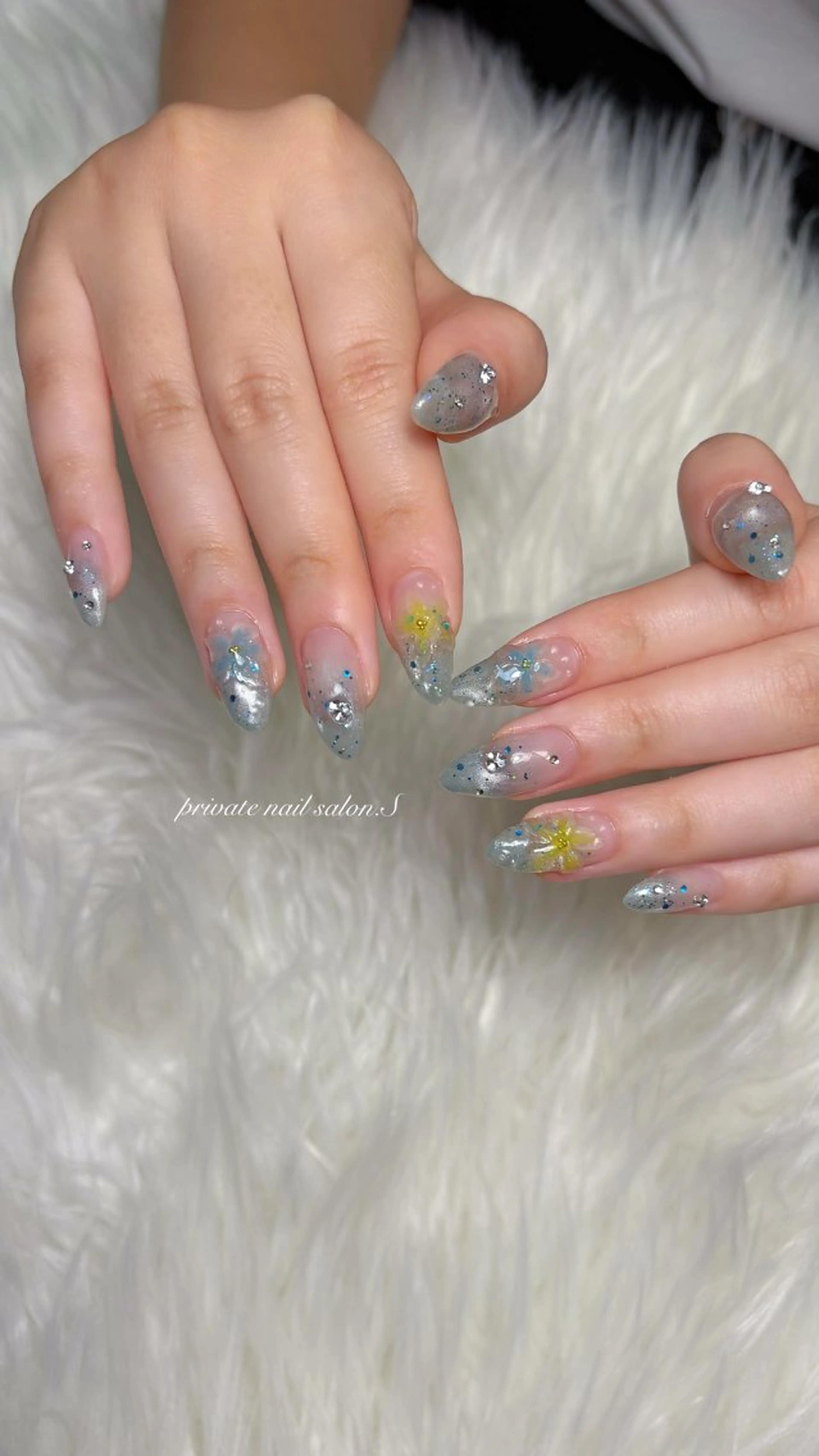 ネイル クリアネイル フラワーネイル ジェルネイル ラメ(グリッター) マグネットネイル ハンドネイル 関山 志乃のネイルデザイン