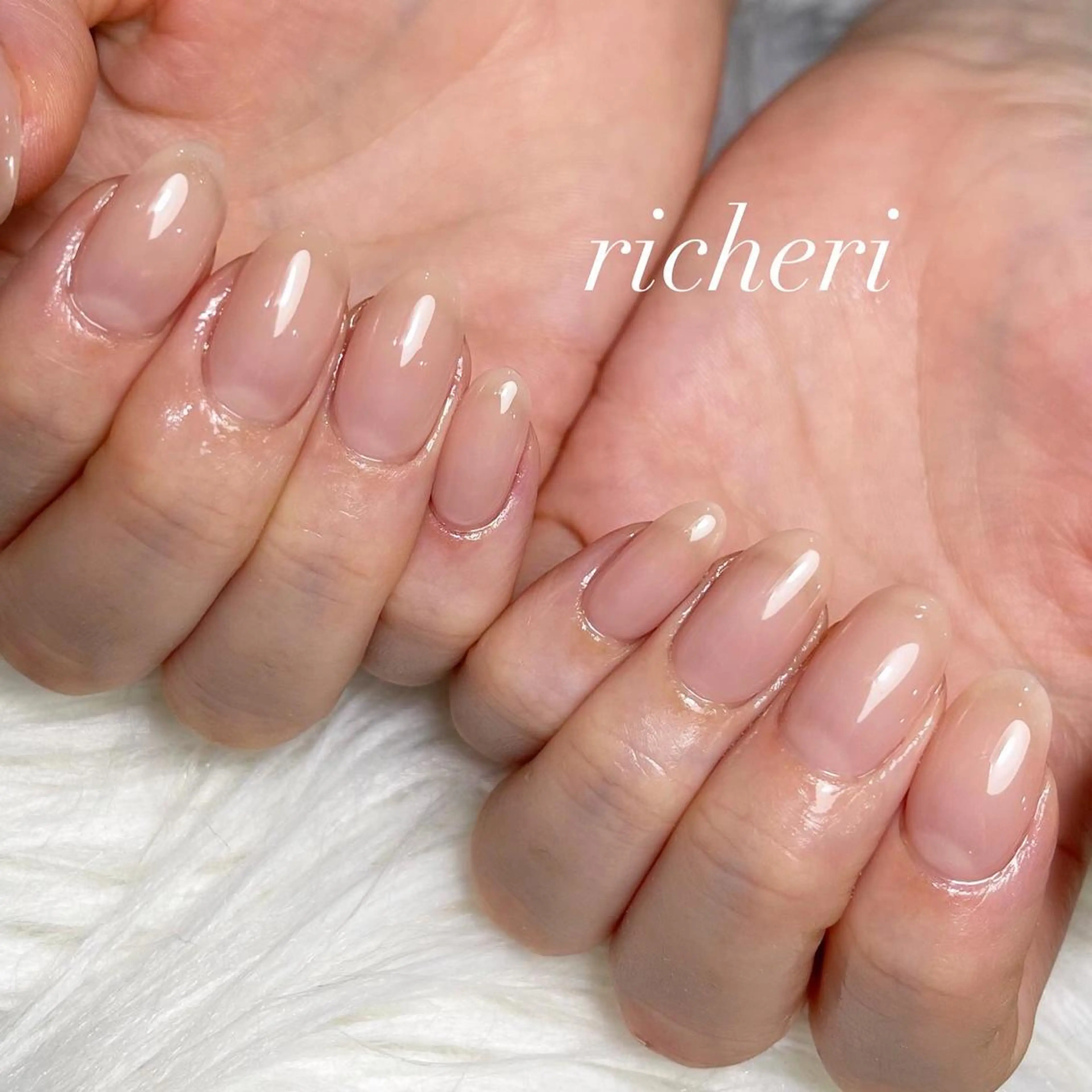 ミディアム ネイル 韓国風ヘア アートネイル フレンチネイル ジェルネイル ガラスフレンチ richeri beautyのエステ・リラクイメージ