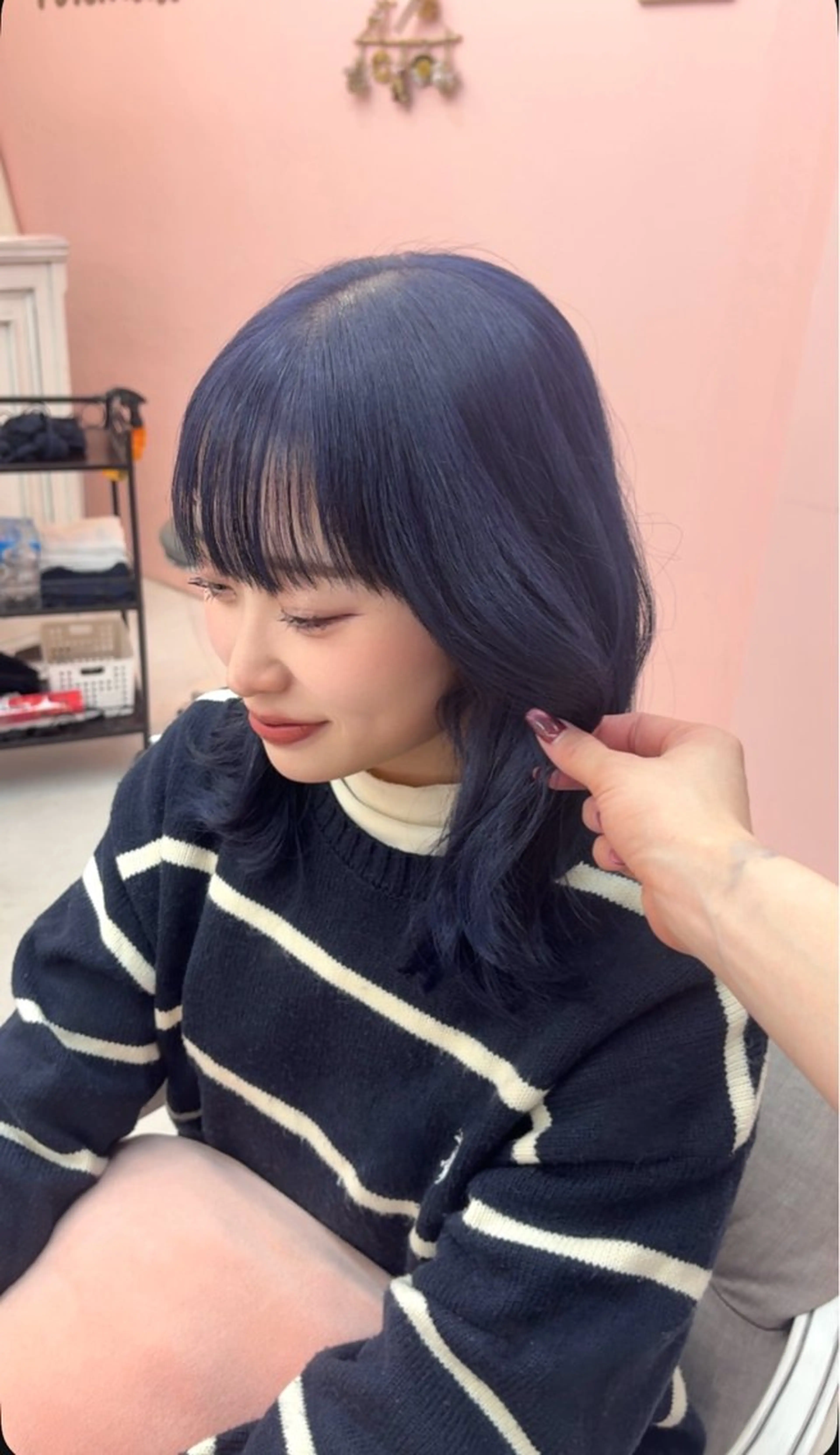 ミディアム カラー 黒髪 ブリーチ ブルーカラー ブルーブラック カット ヘアカラー トリートメント マイカ 🤍のヘアスタイル