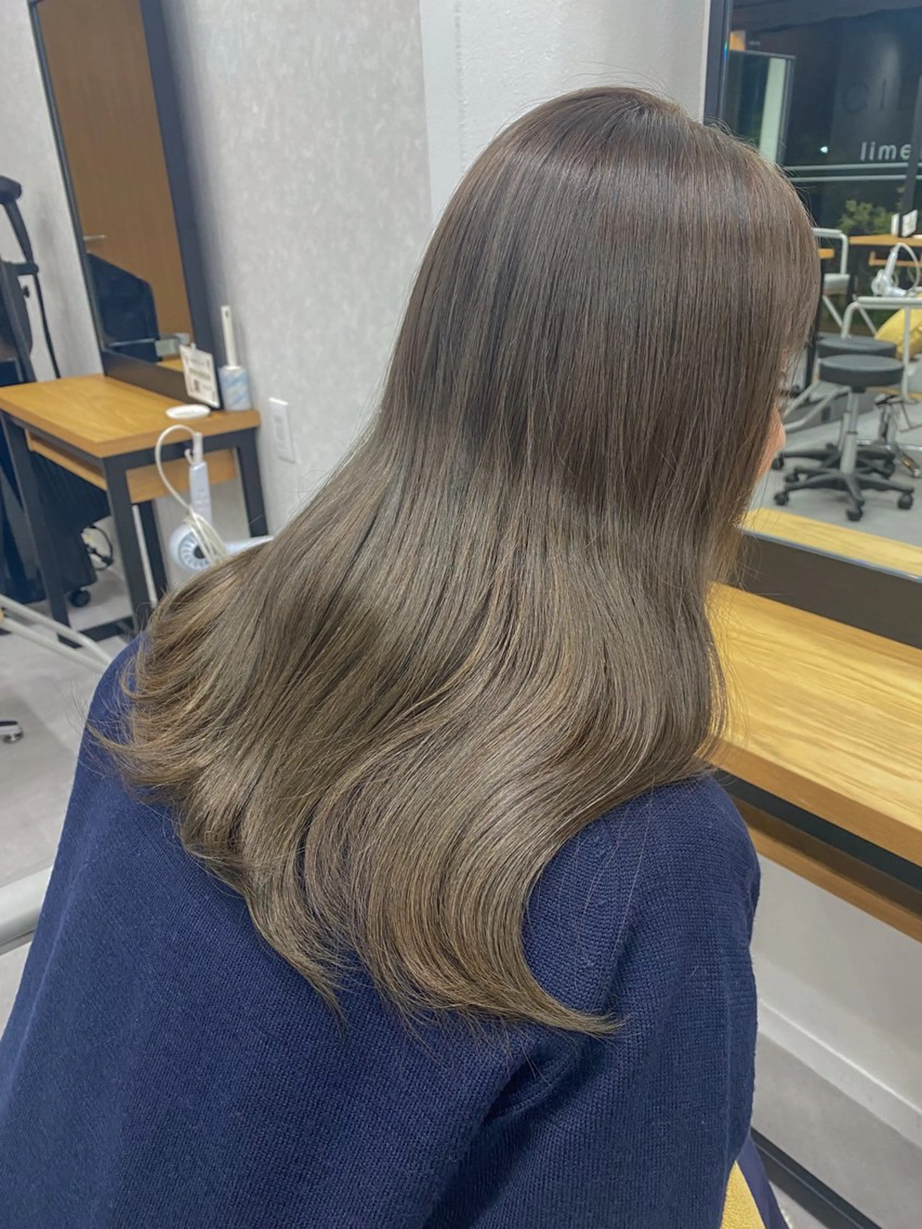 ロング カラー ブリーチ 透明感カラー ダブルカラー グレージュ ブリーチなしカラー CIEN所属・松下 育未のヘアスタイル