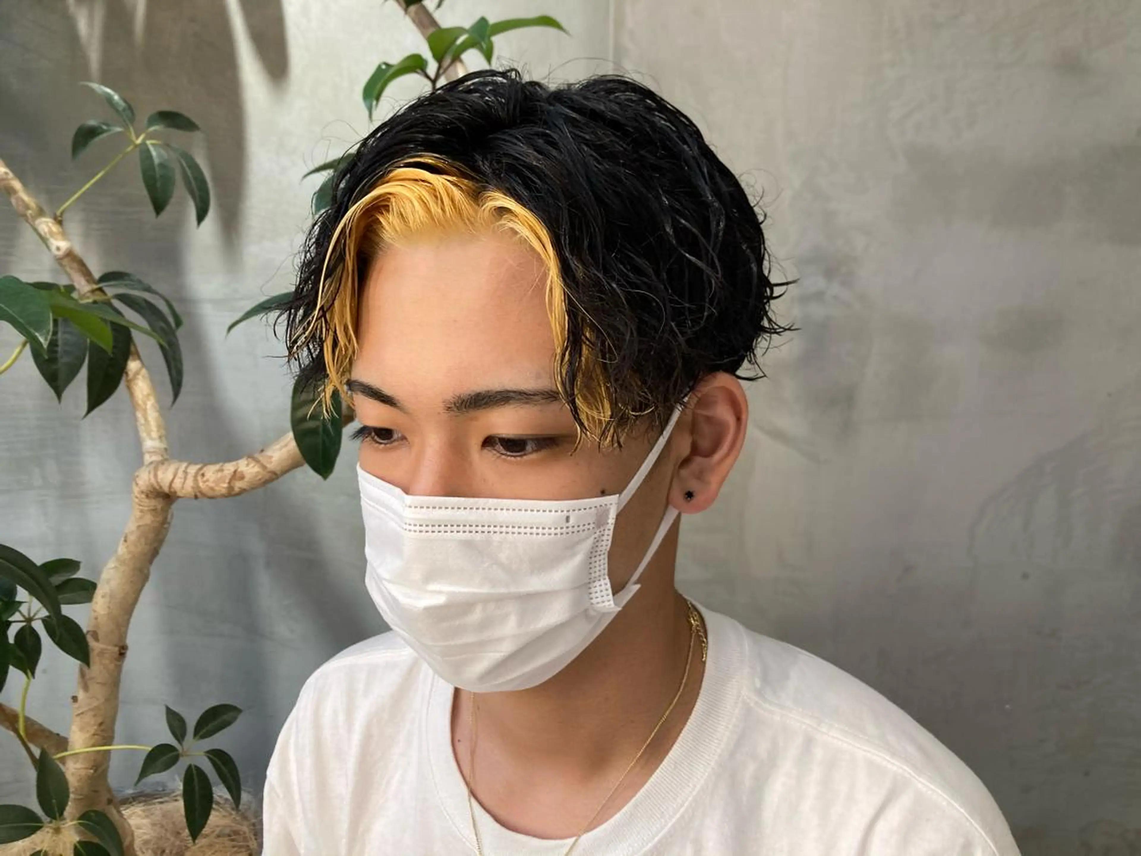 ショート カラー メンズ メンズブリーチ ブリーチ デザインカラー 波巻きスパイラルパー マ/シャドウパーマ駿のヘアスタイル