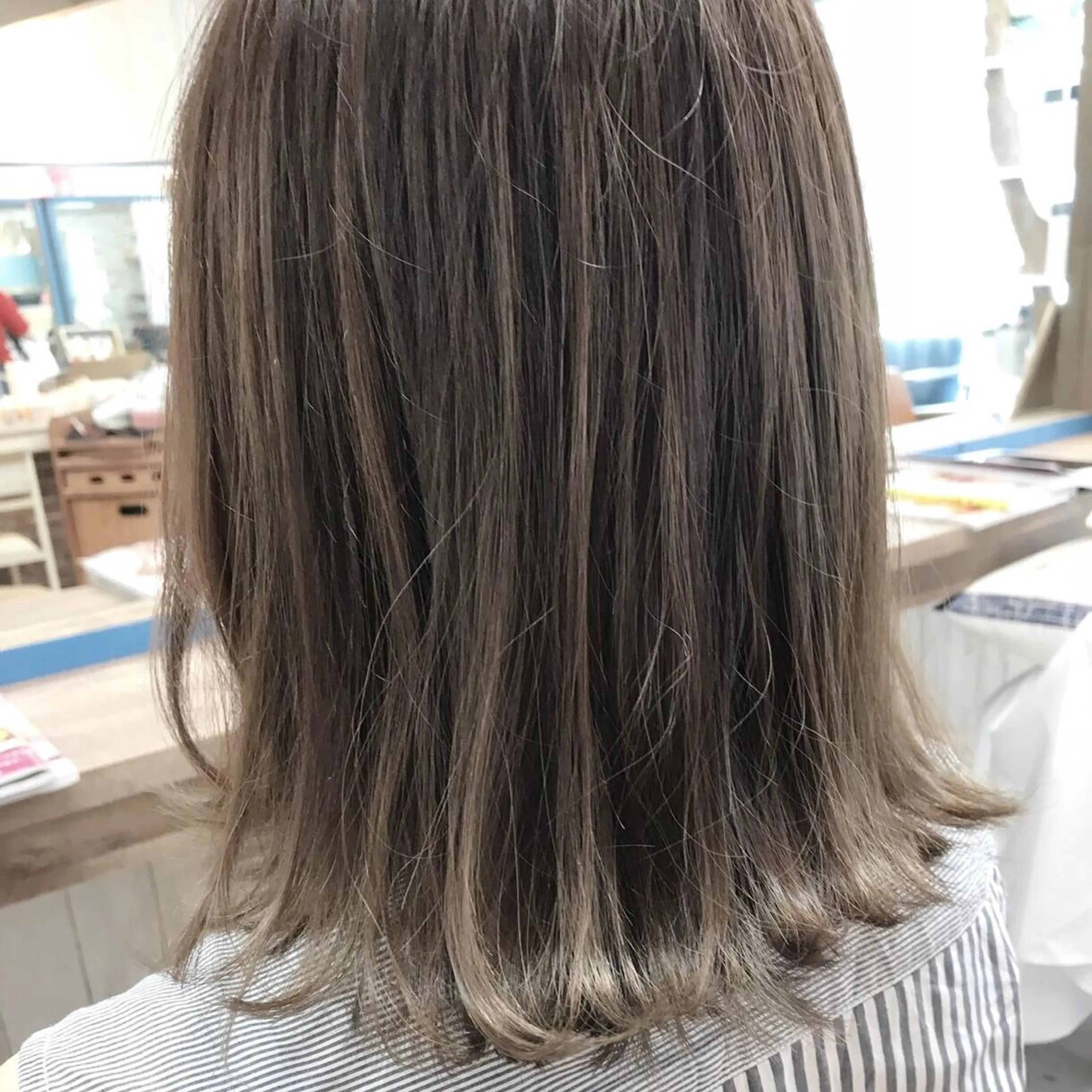 ミディアム カラー 透明感カラー グレージュ カワシマ セイカのヘアスタイル