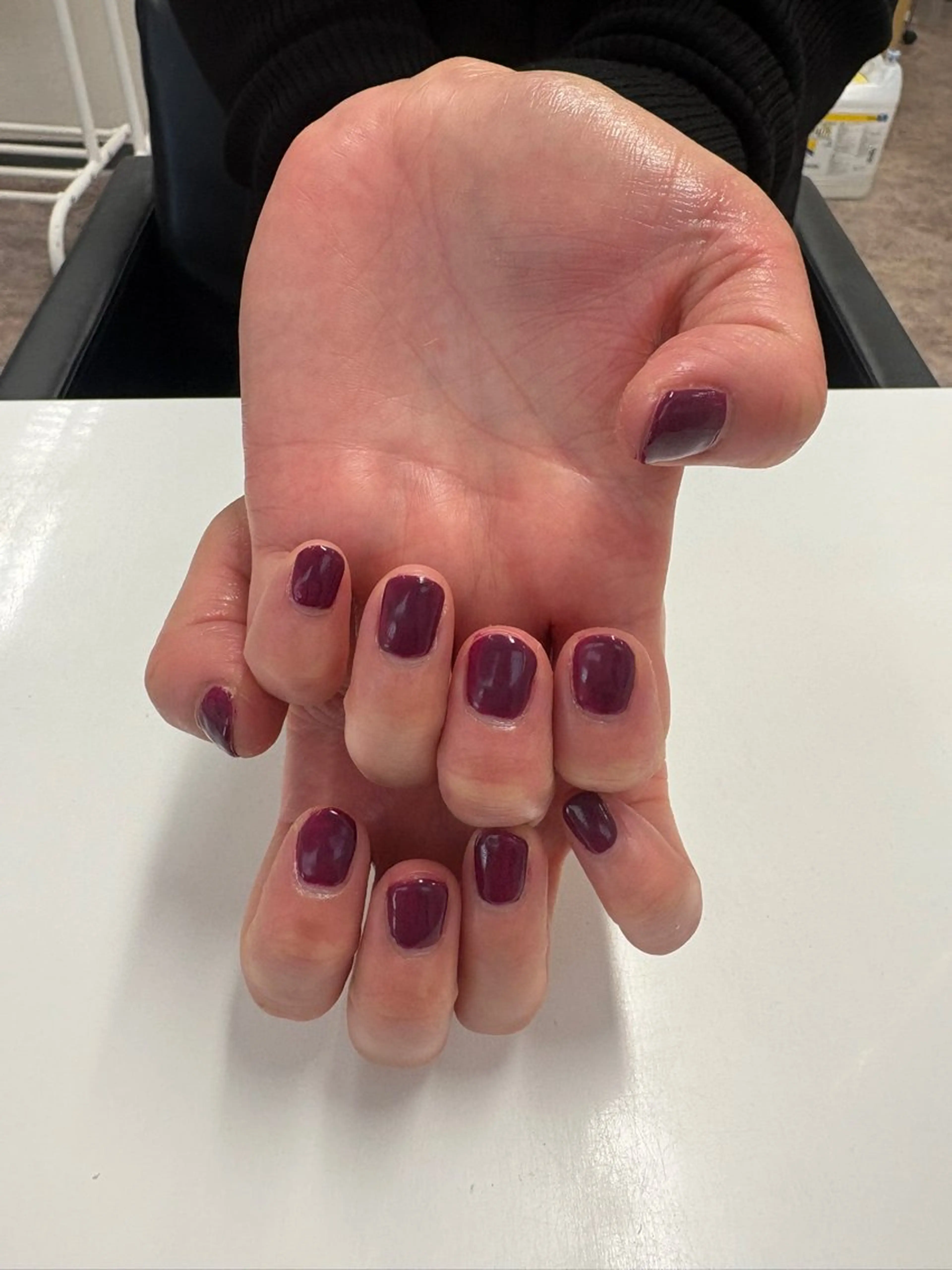 ネイル ワンカラーネイル 赤色 ハンドネイル anocharm❄️ Misatoのネイルデザイン