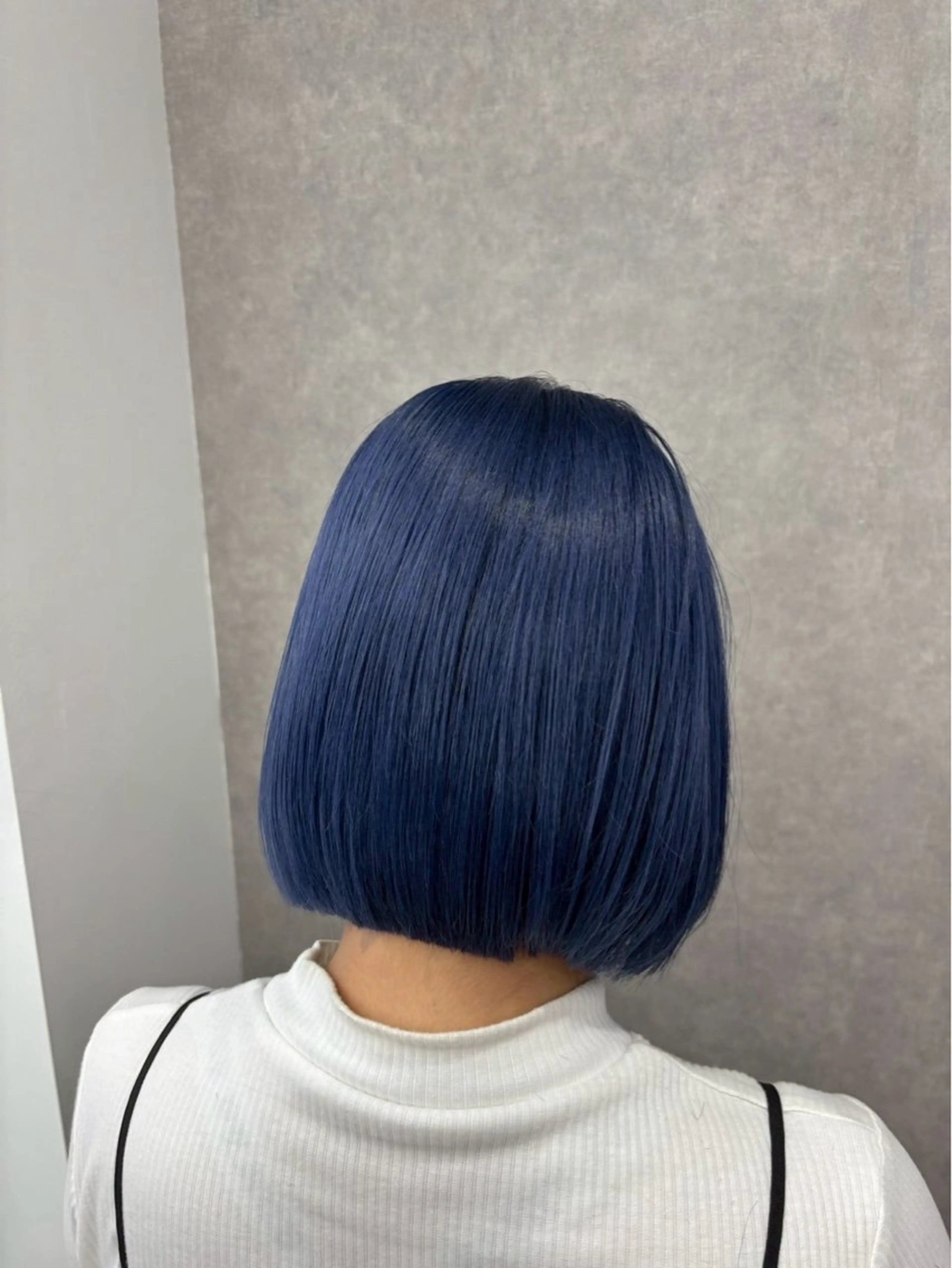 ショート カラー ブリーチ ブルーカラー ネイビーカラー ヘアカラー いろあそび 町田所属・カラー特化🪼 mahoのヘアスタイル